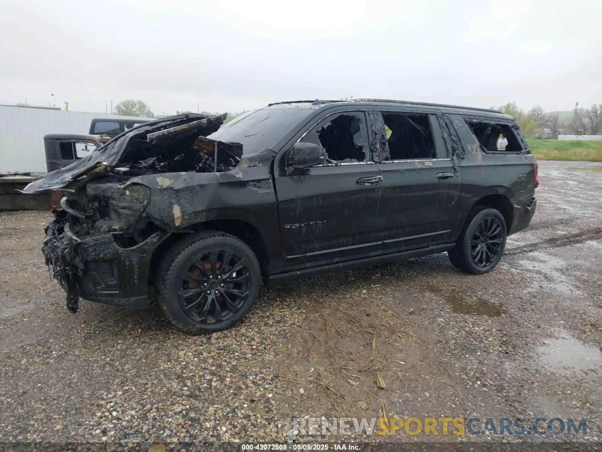 2 Photograph of a damaged car 1GKS2JKL2MR175405 GMC YUKON XL 2021