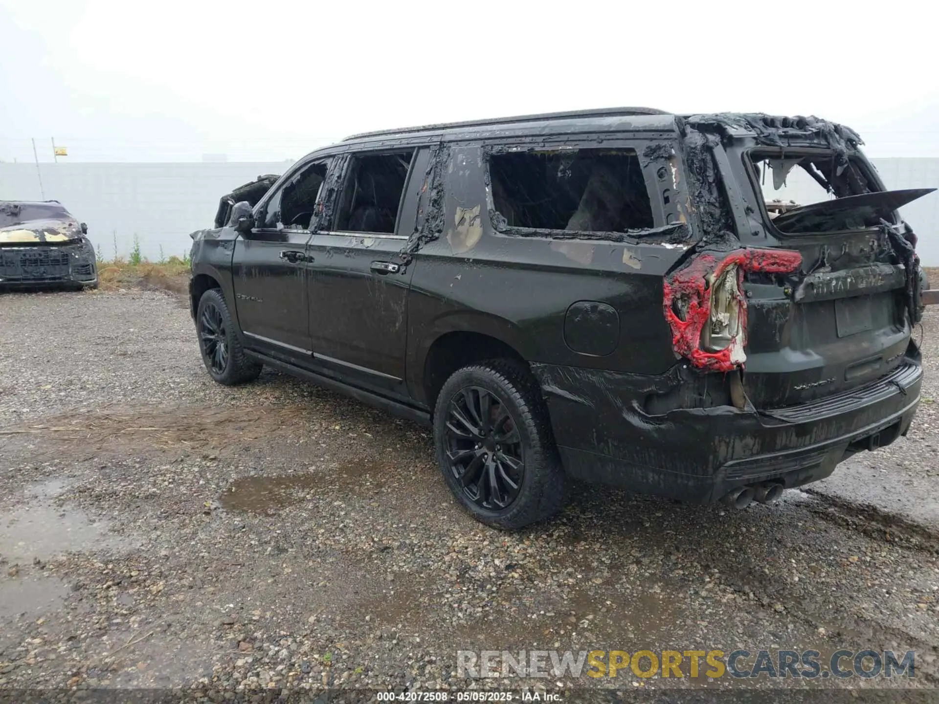 3 Photograph of a damaged car 1GKS2JKL2MR175405 GMC YUKON XL 2021