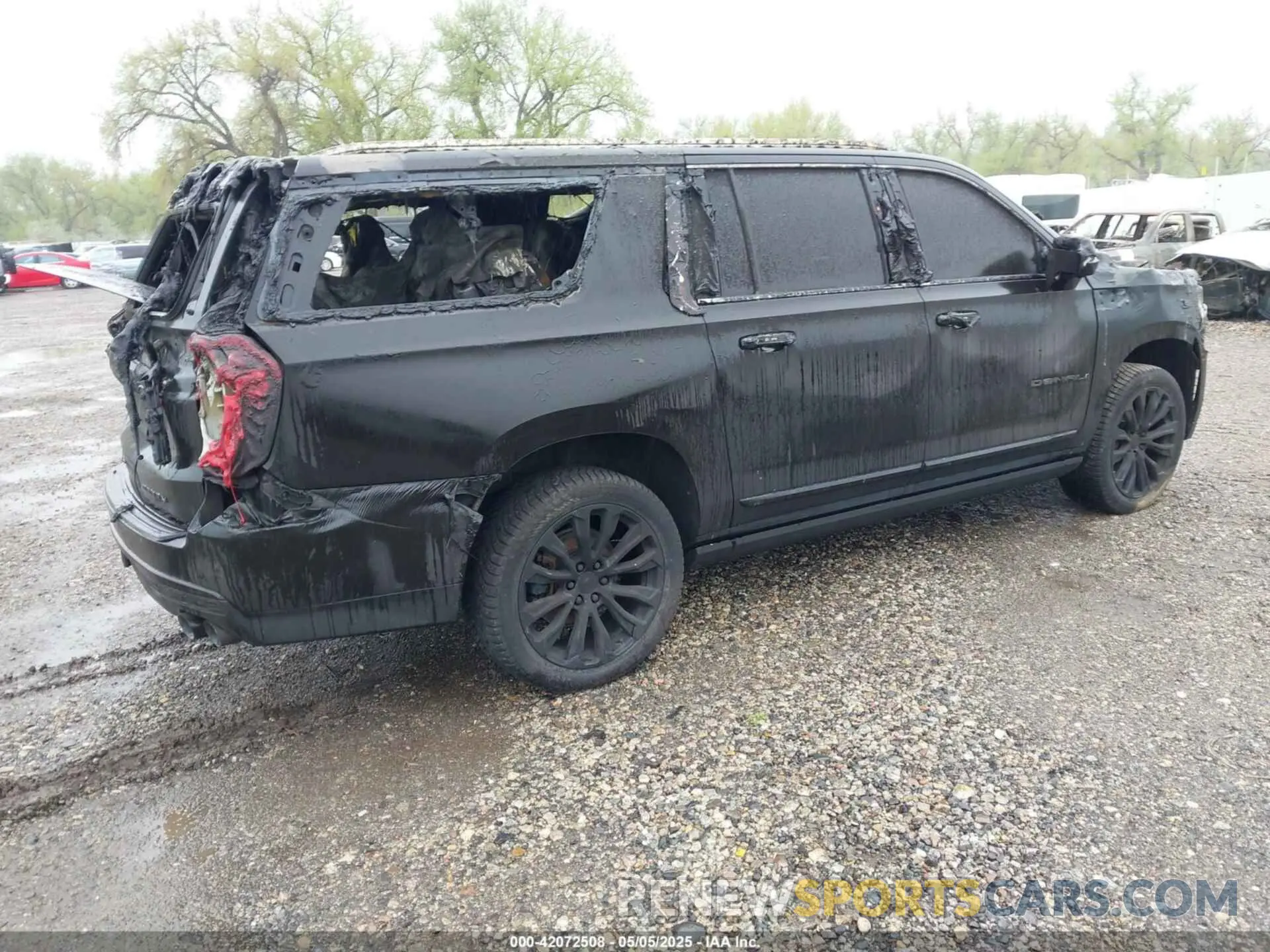 4 Photograph of a damaged car 1GKS2JKL2MR175405 GMC YUKON XL 2021