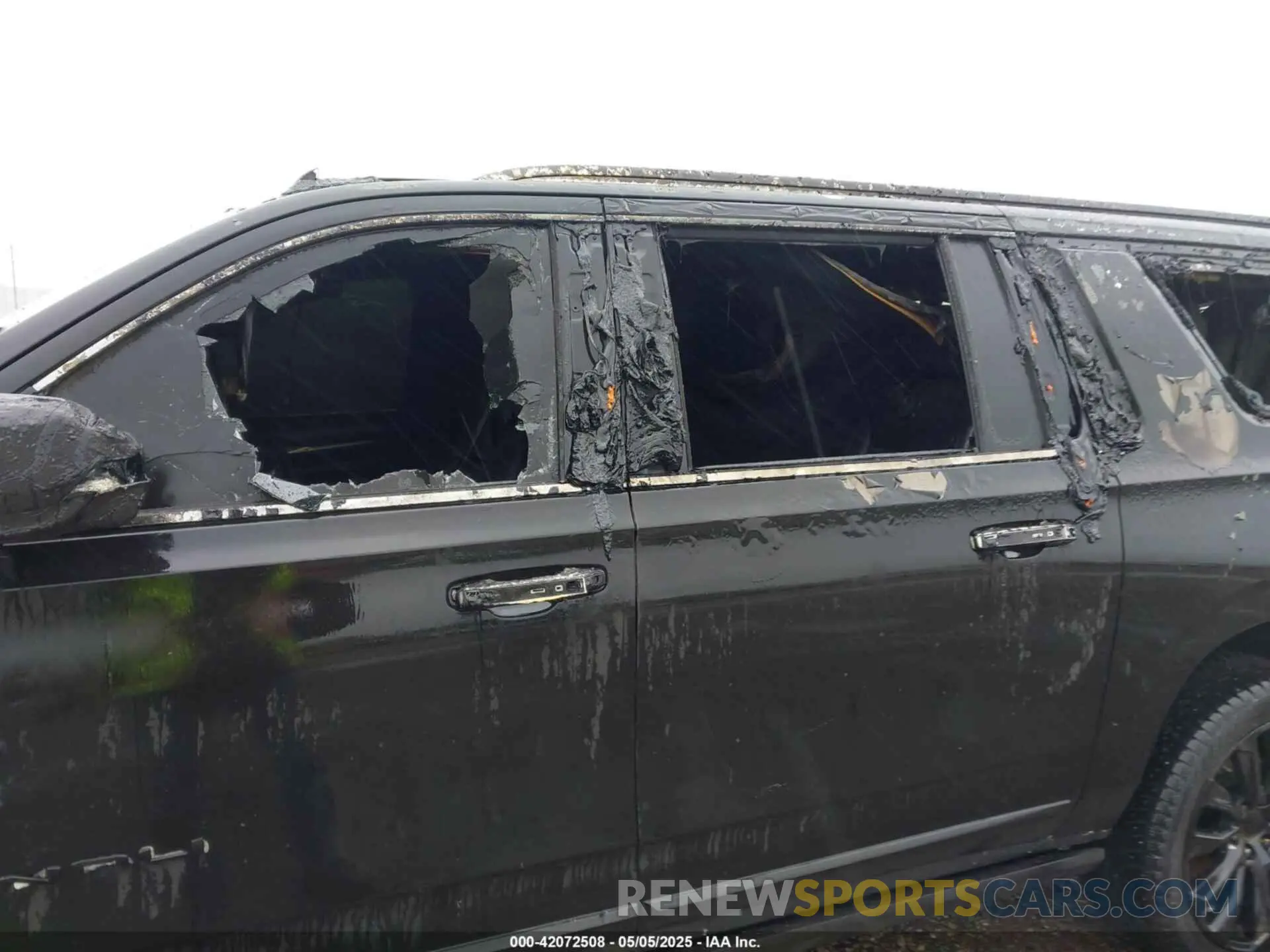 6 Photograph of a damaged car 1GKS2JKL2MR175405 GMC YUKON XL 2021