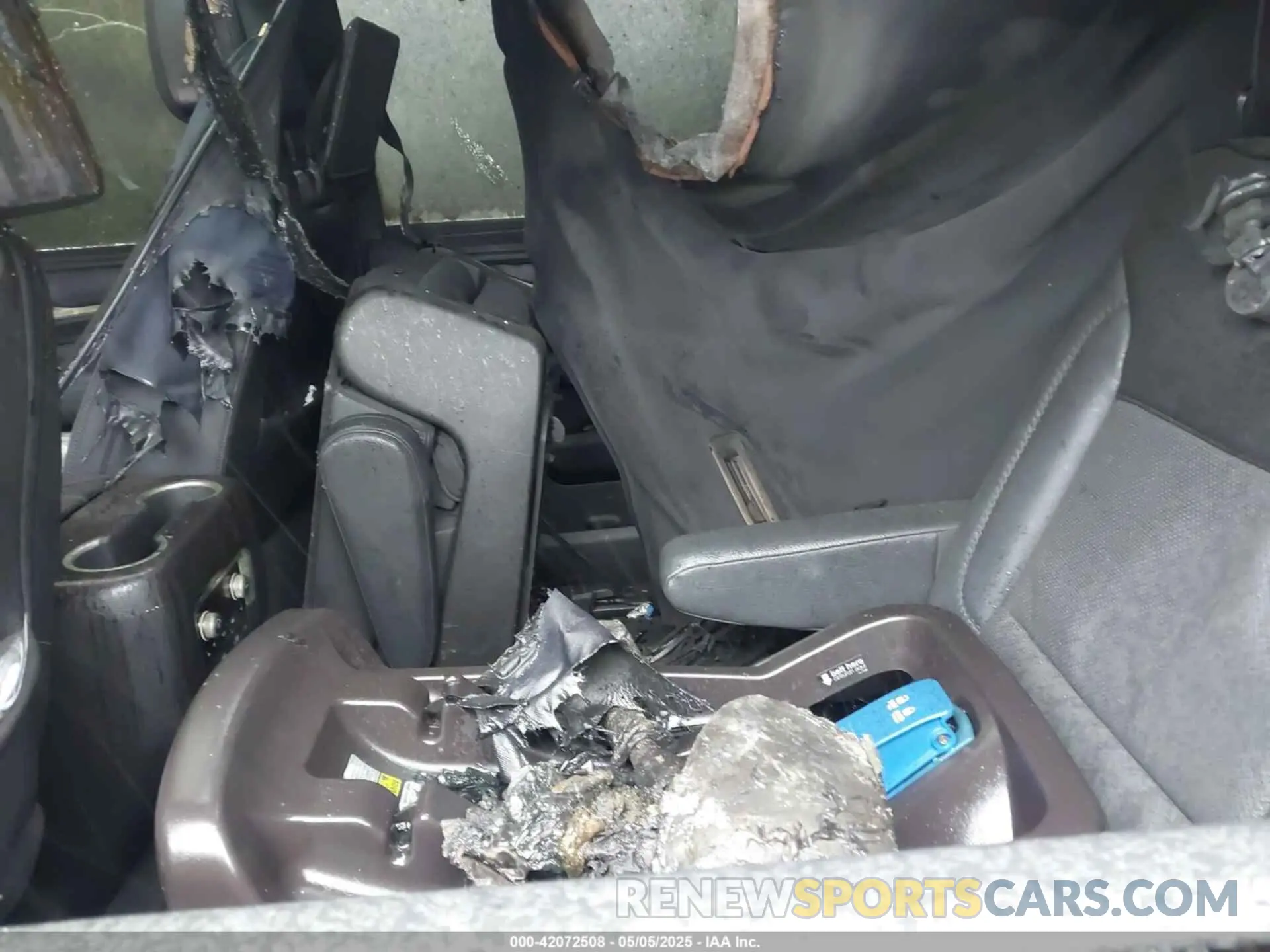 8 Photograph of a damaged car 1GKS2JKL2MR175405 GMC YUKON XL 2021
