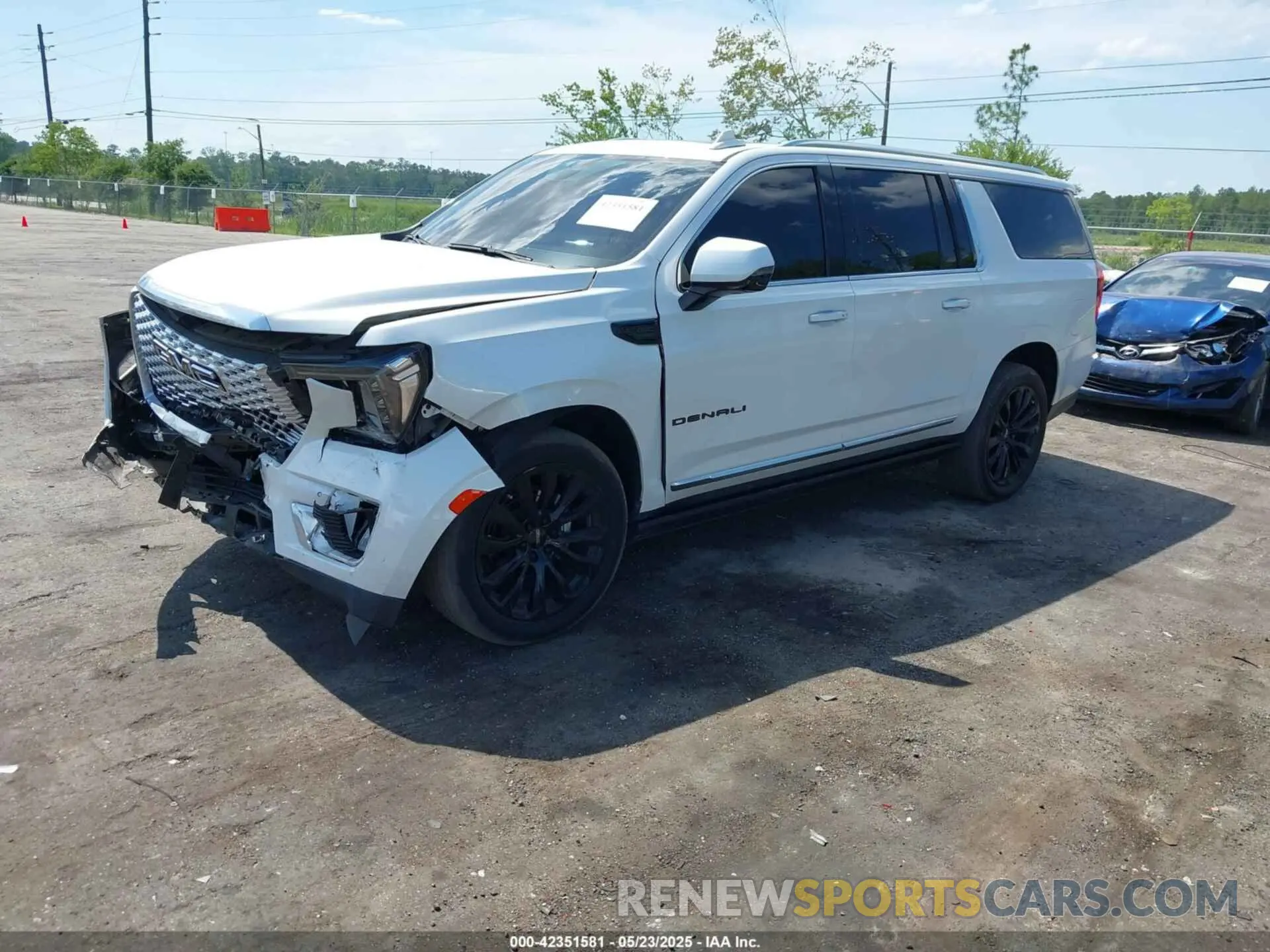 2 Photograph of a damaged car 1GKS2JKL2MR290165 GMC YUKON XL 2021