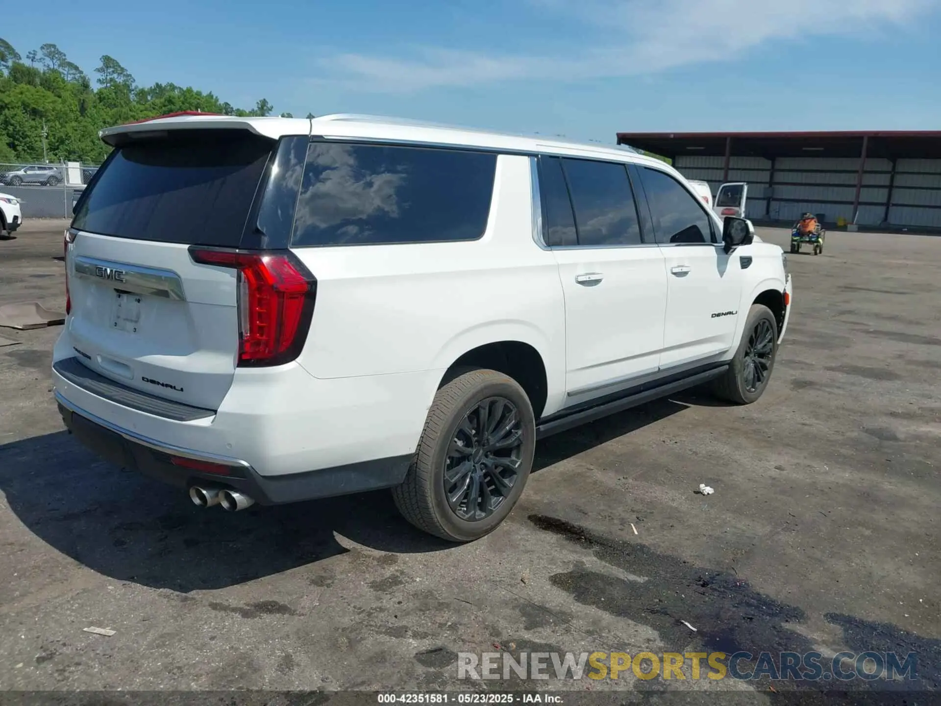 4 Photograph of a damaged car 1GKS2JKL2MR290165 GMC YUKON XL 2021