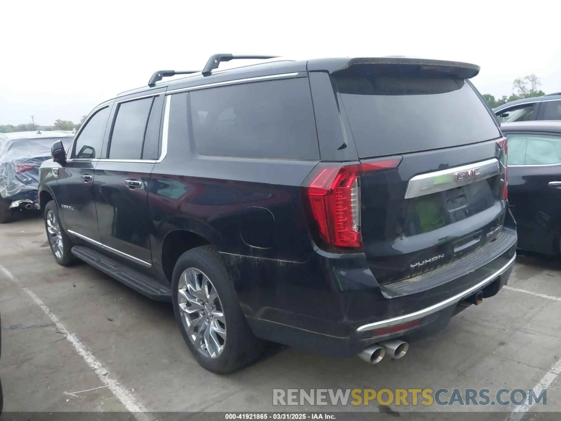 13 Photograph of a damaged car 1GKS2JKL5MR458039 GMC YUKON XL 2021