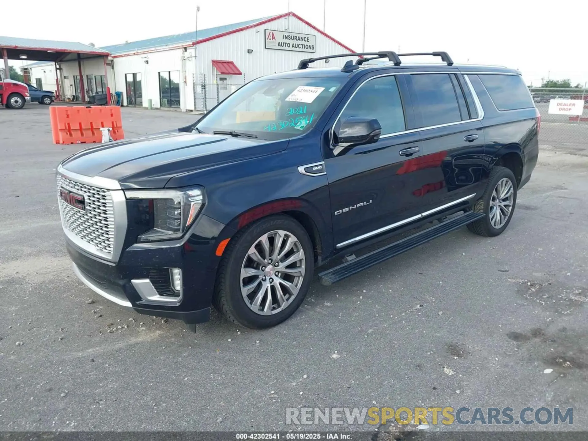 2 Photograph of a damaged car 1GKS2JKL7MR250163 GMC YUKON XL 2021