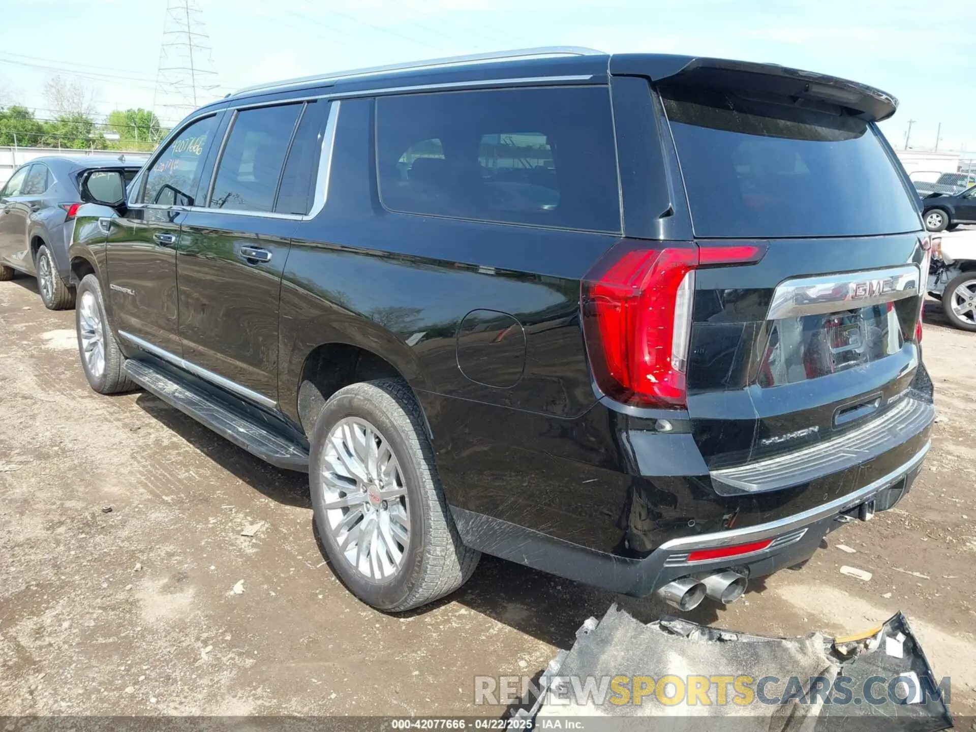 3 Photograph of a damaged car 1GKS2JKL7MR448516 GMC YUKON XL 2021