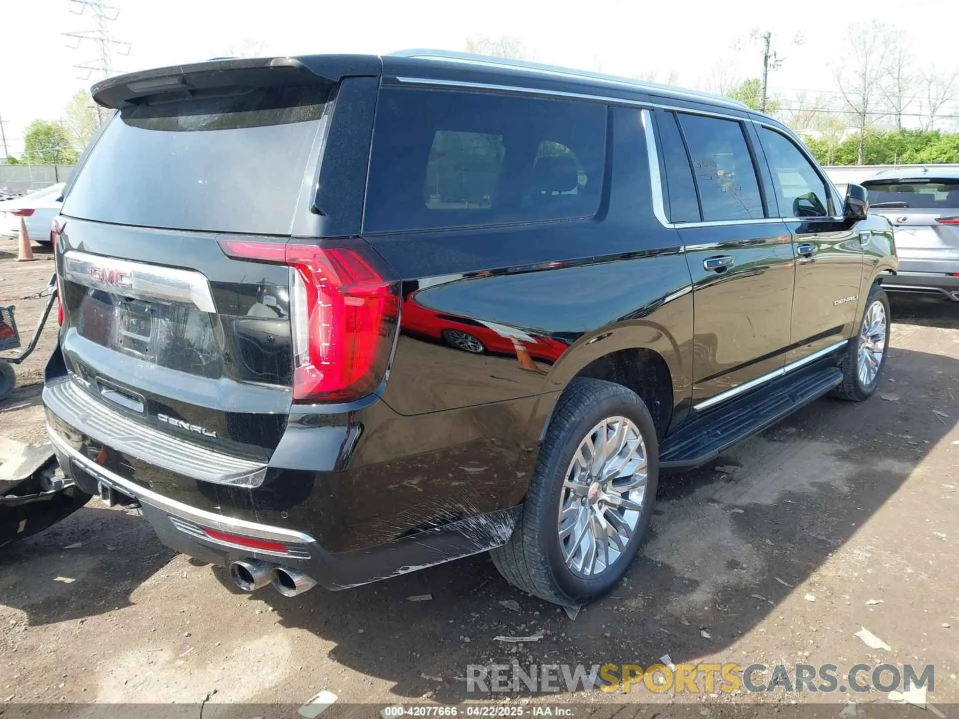 4 Photograph of a damaged car 1GKS2JKL7MR448516 GMC YUKON XL 2021