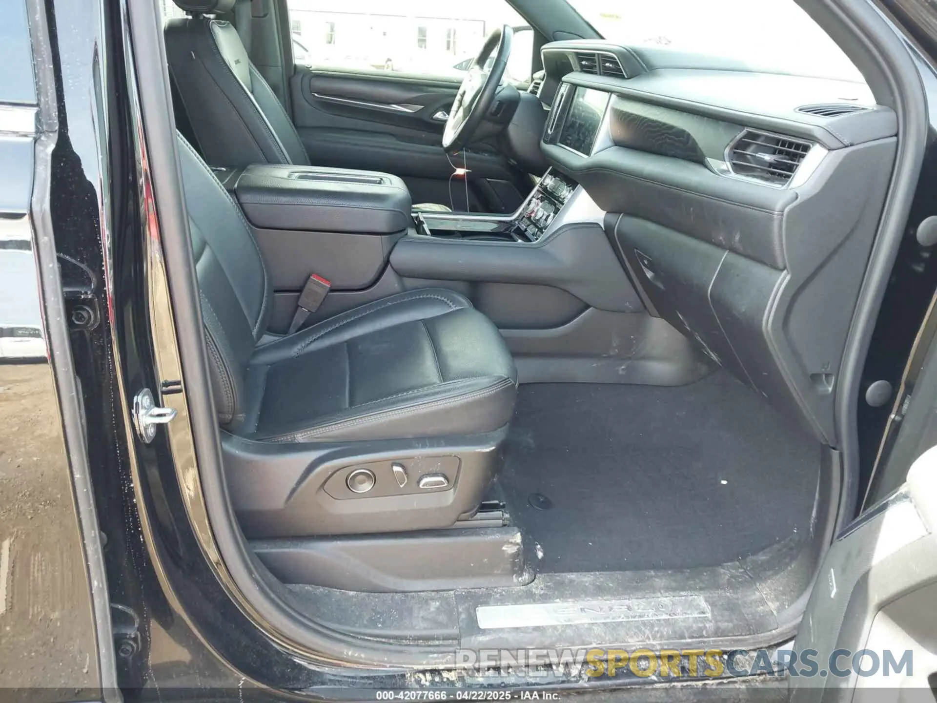 5 Photograph of a damaged car 1GKS2JKL7MR448516 GMC YUKON XL 2021