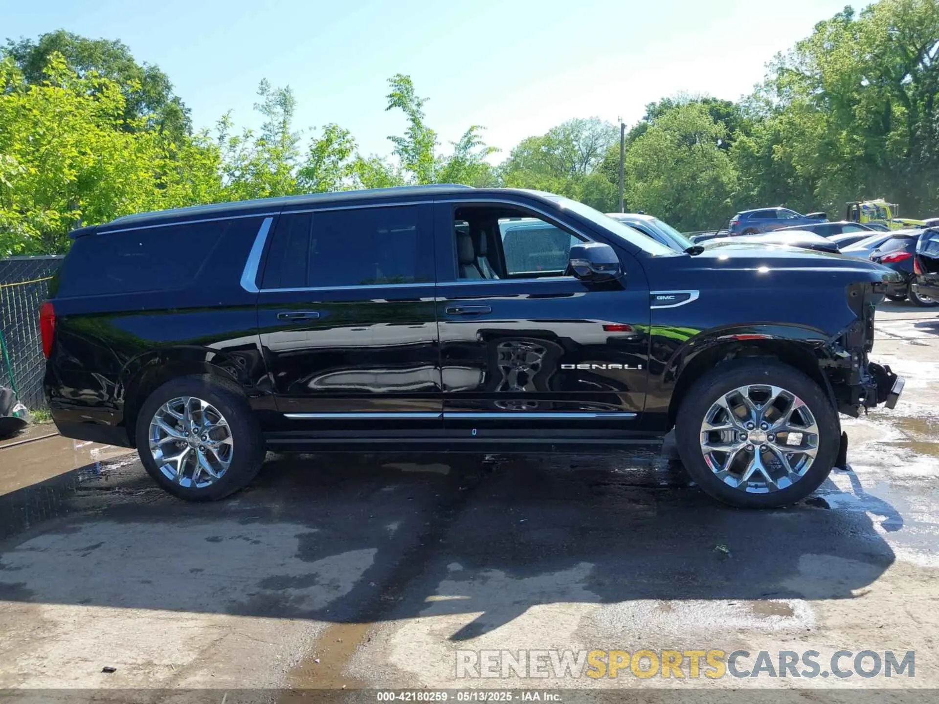 14 Photograph of a damaged car 1GKS2JKL8MR178437 GMC YUKON XL 2021