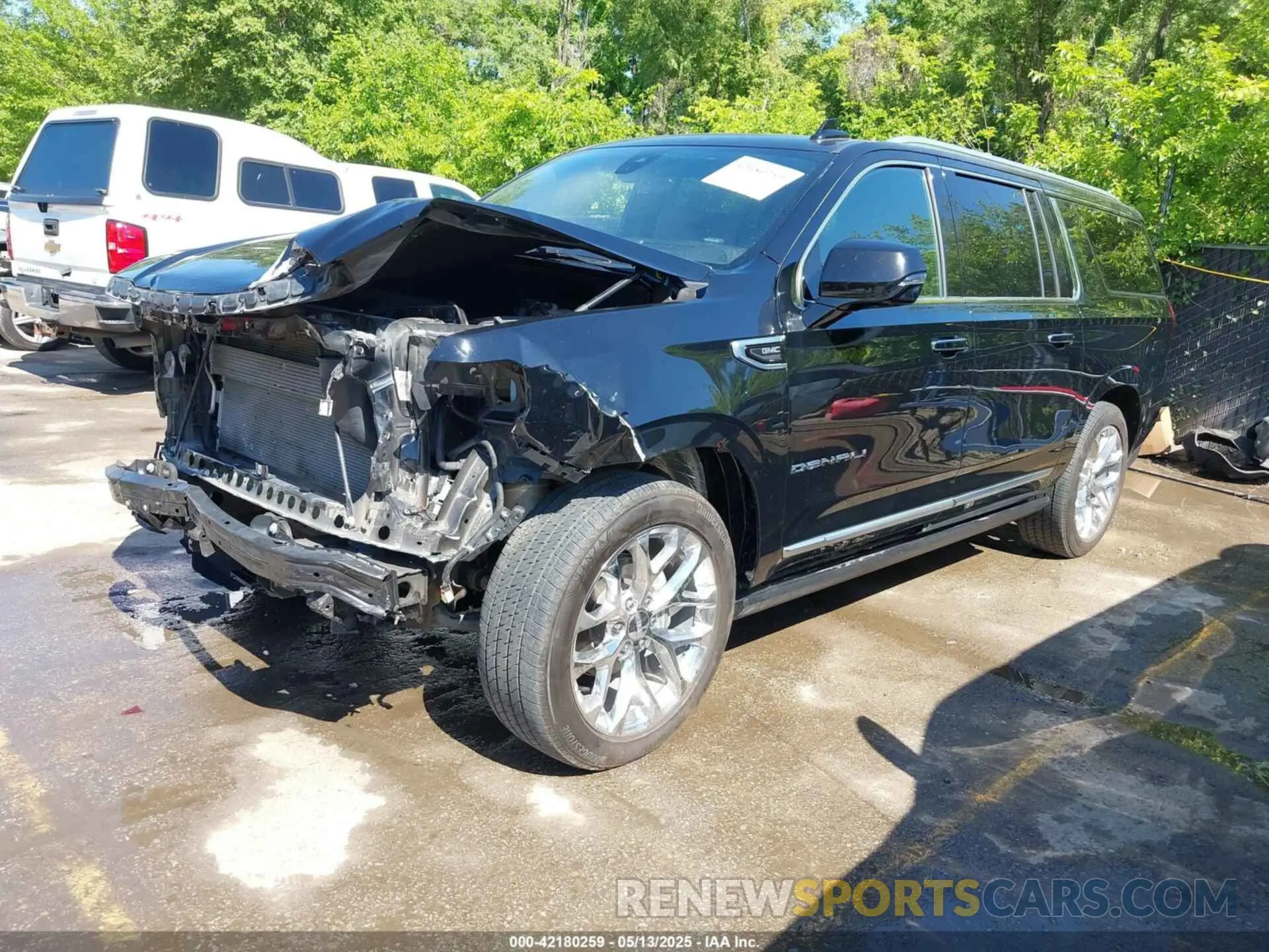 2 Photograph of a damaged car 1GKS2JKL8MR178437 GMC YUKON XL 2021