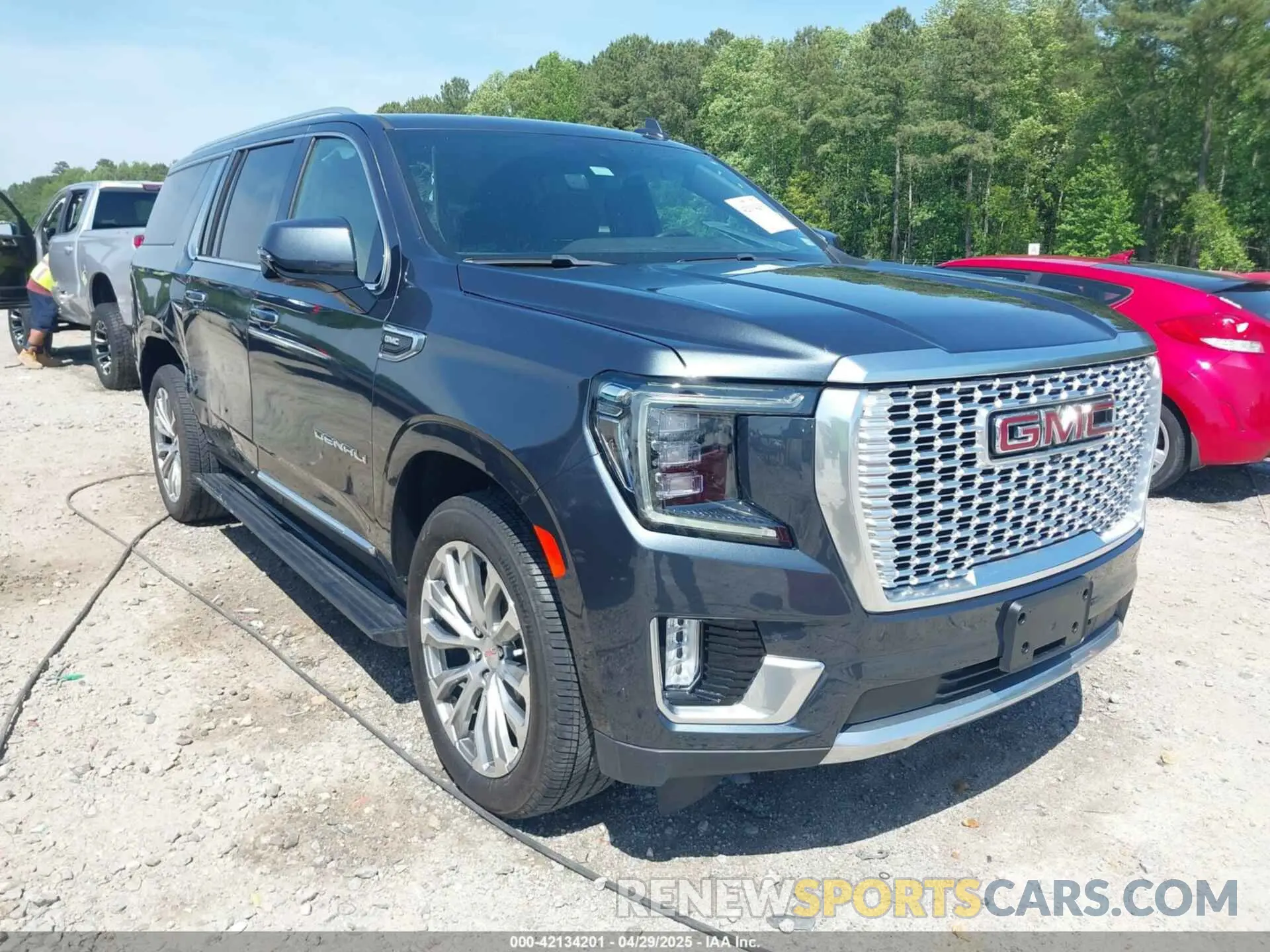 1 Photograph of a damaged car 1GKS2JKLXMR318861 GMC YUKON XL 2021
