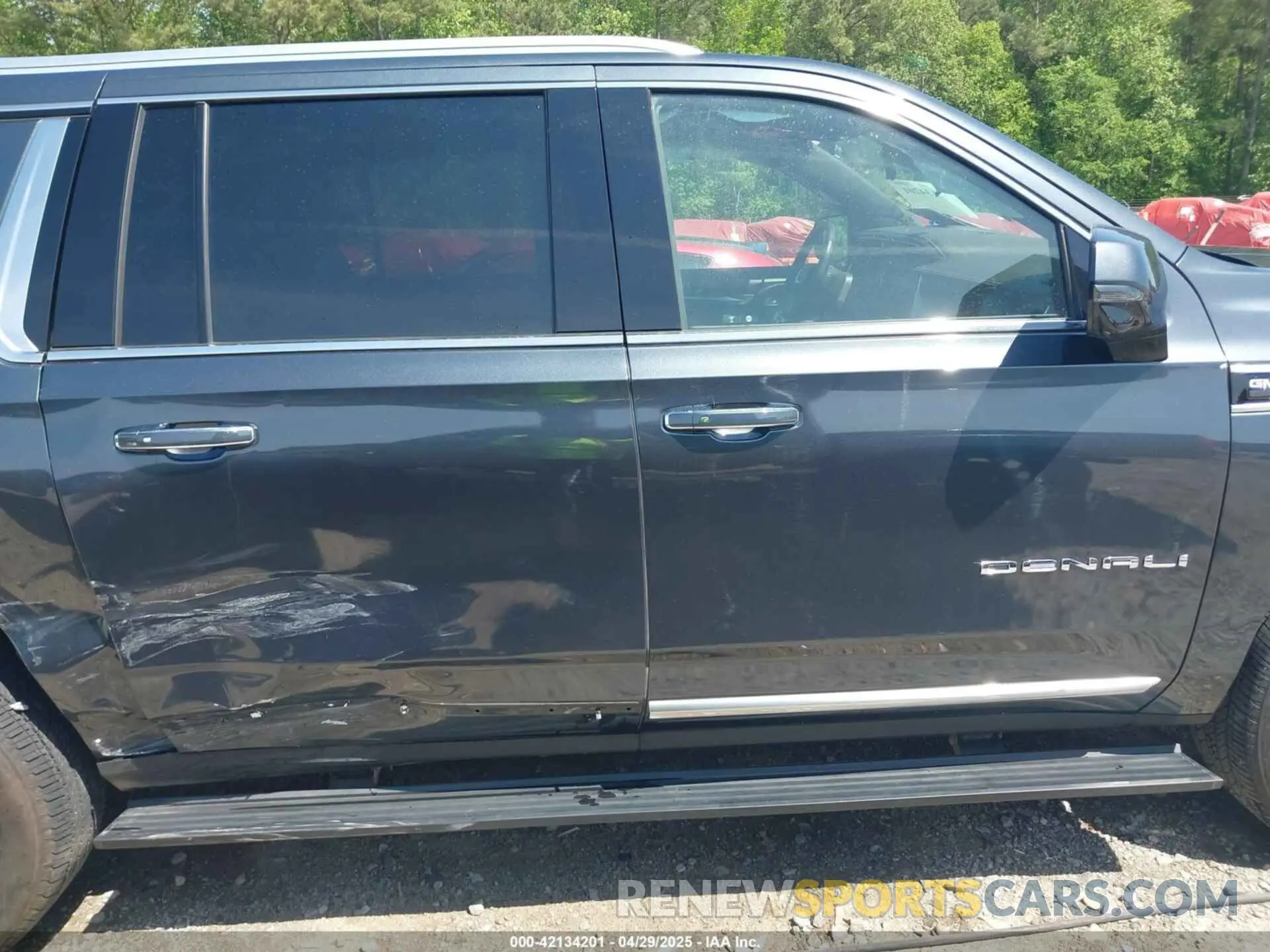 13 Photograph of a damaged car 1GKS2JKLXMR318861 GMC YUKON XL 2021