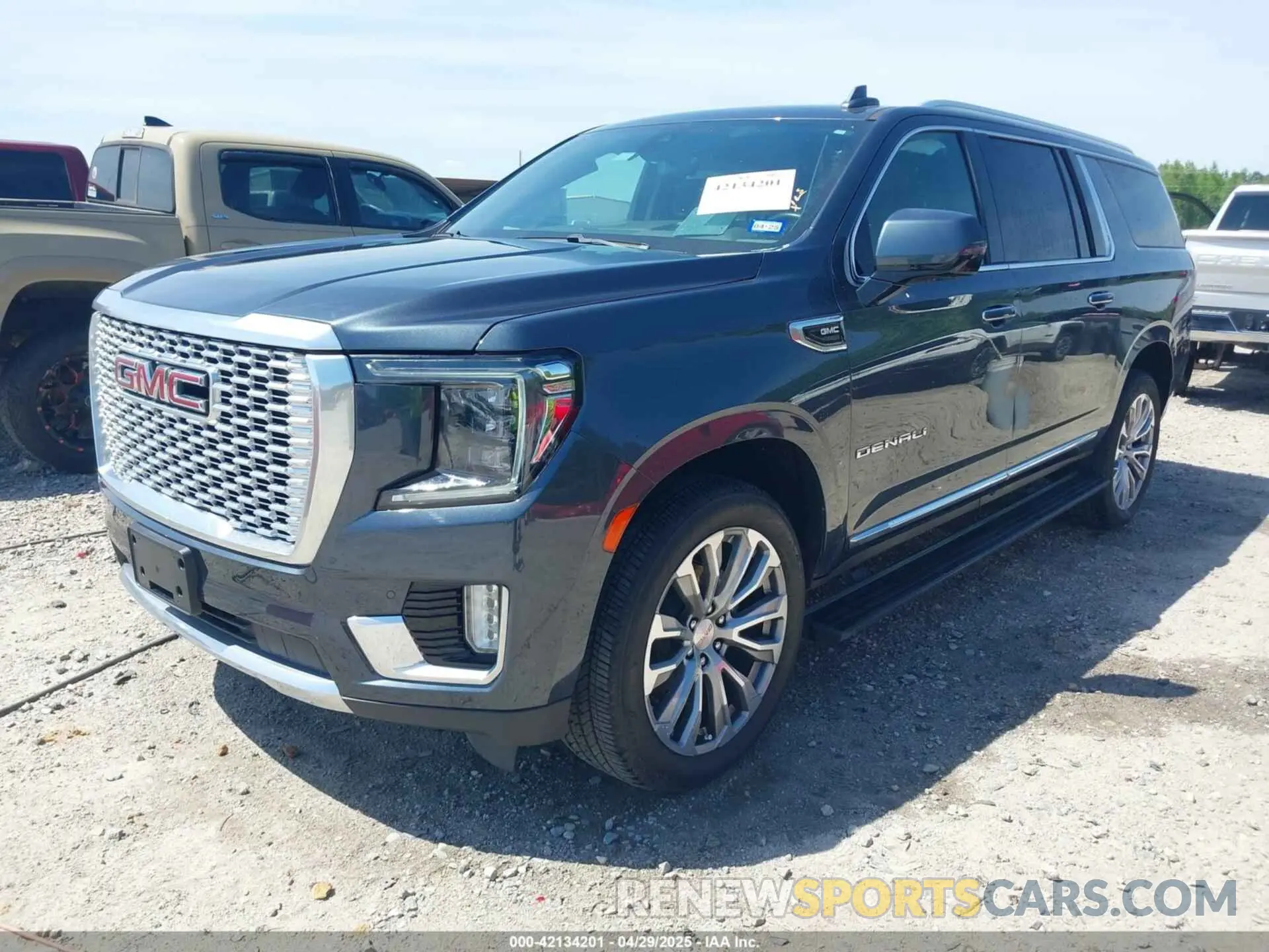 2 Photograph of a damaged car 1GKS2JKLXMR318861 GMC YUKON XL 2021