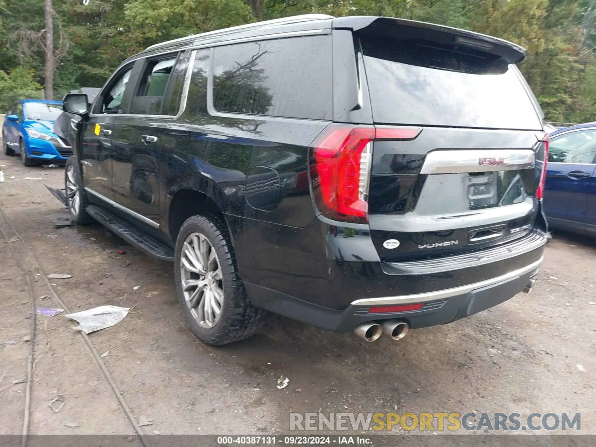 3 Photograph of a damaged car 1GKS2JKLXMR357630 GMC YUKON XL 2021