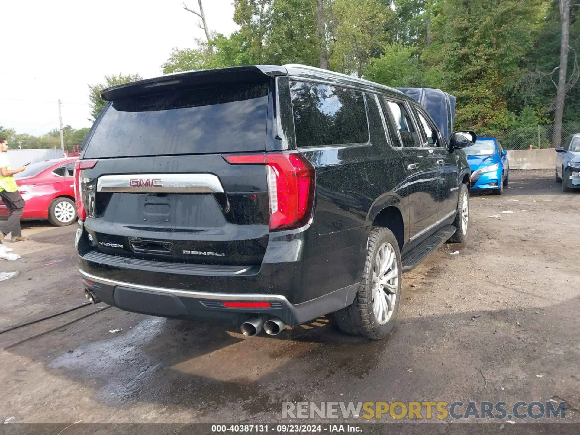 4 Photograph of a damaged car 1GKS2JKLXMR357630 GMC YUKON XL 2021