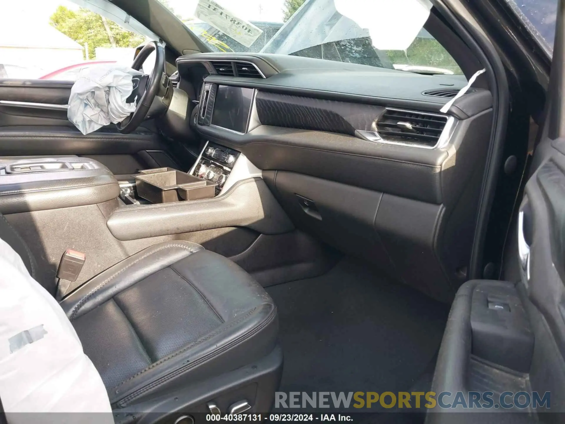 5 Photograph of a damaged car 1GKS2JKLXMR357630 GMC YUKON XL 2021