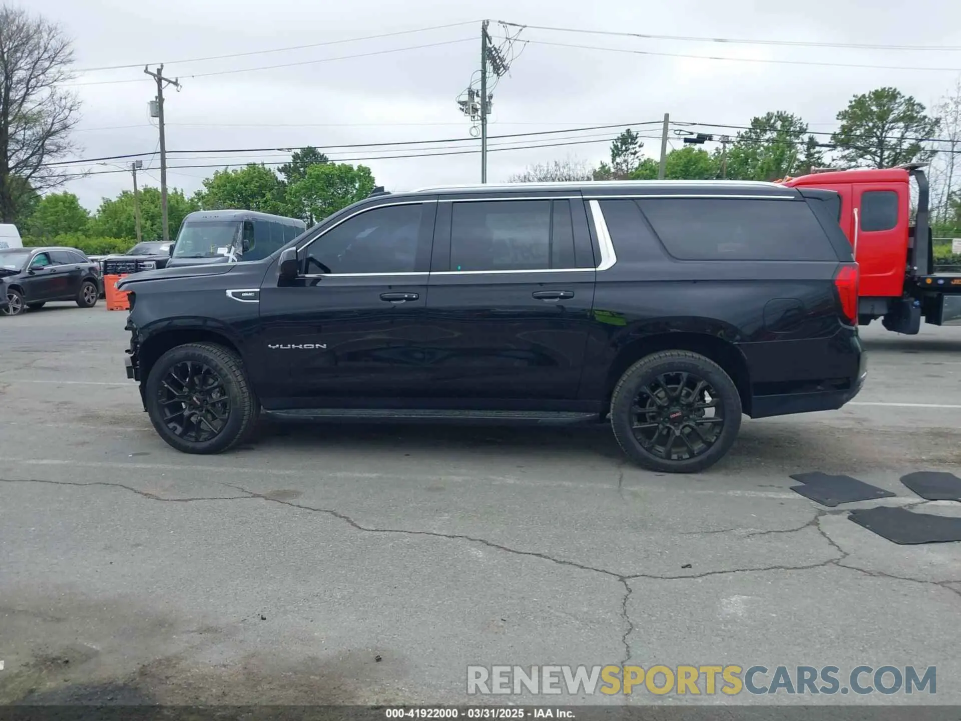 14 Photograph of a damaged car 1GKS1FKD1NR320654 GMC YUKON XL 2022