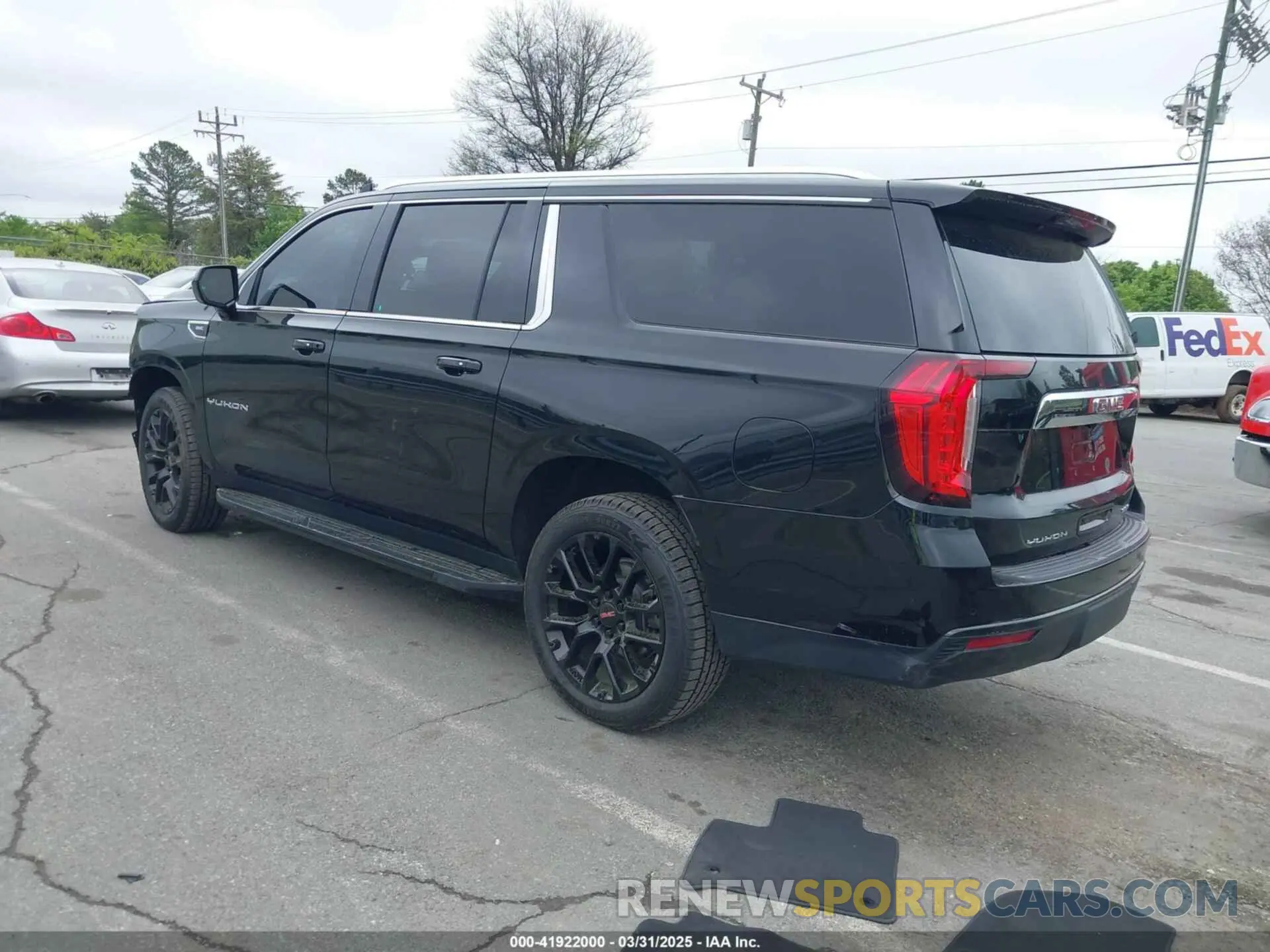 3 Photograph of a damaged car 1GKS1FKD1NR320654 GMC YUKON XL 2022
