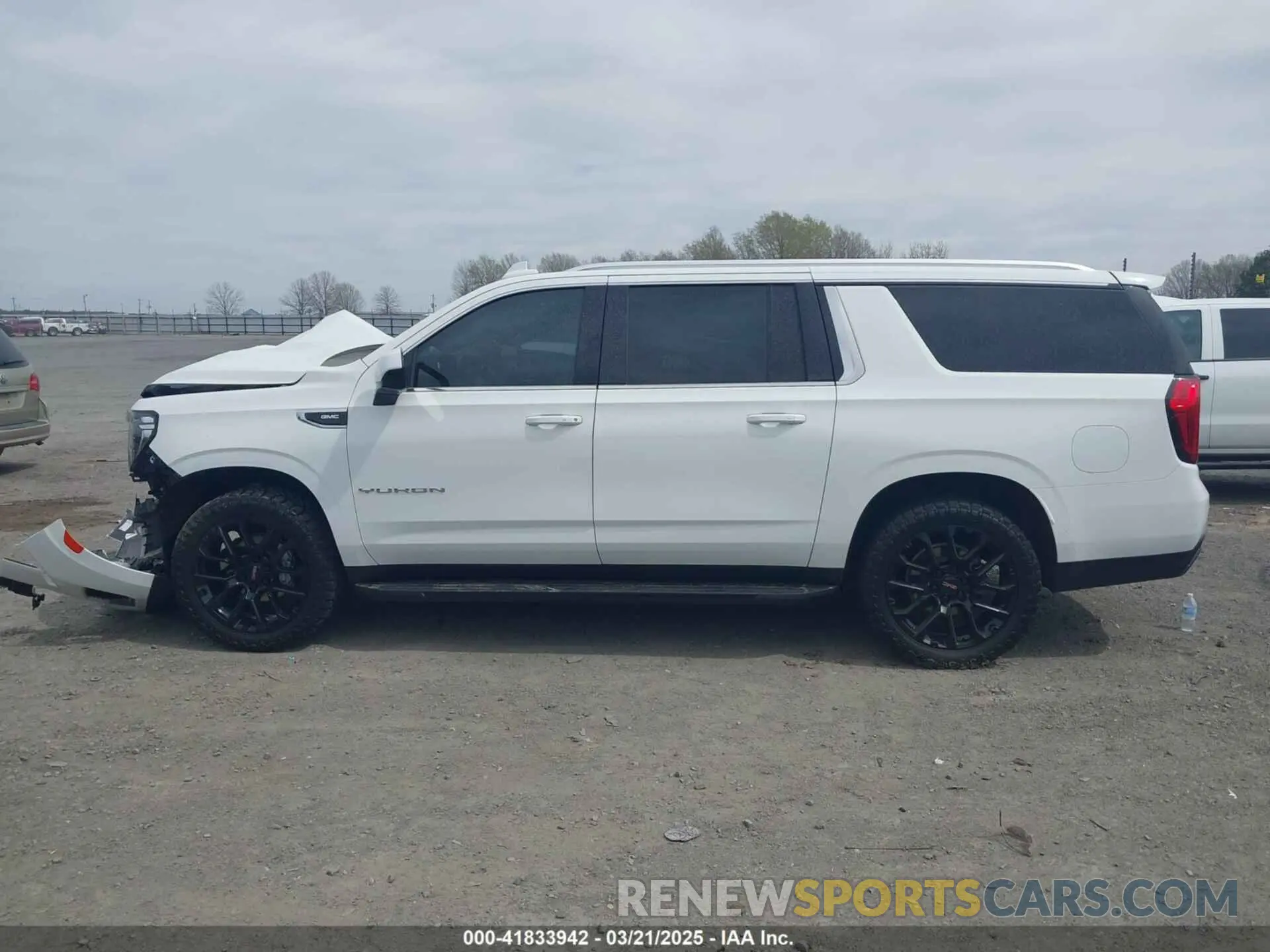 15 Photograph of a damaged car 1GKS1FKD3NR208664 GMC YUKON XL 2022