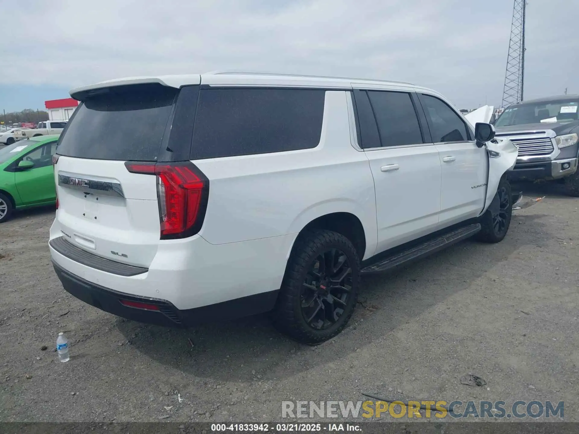 4 Photograph of a damaged car 1GKS1FKD3NR208664 GMC YUKON XL 2022
