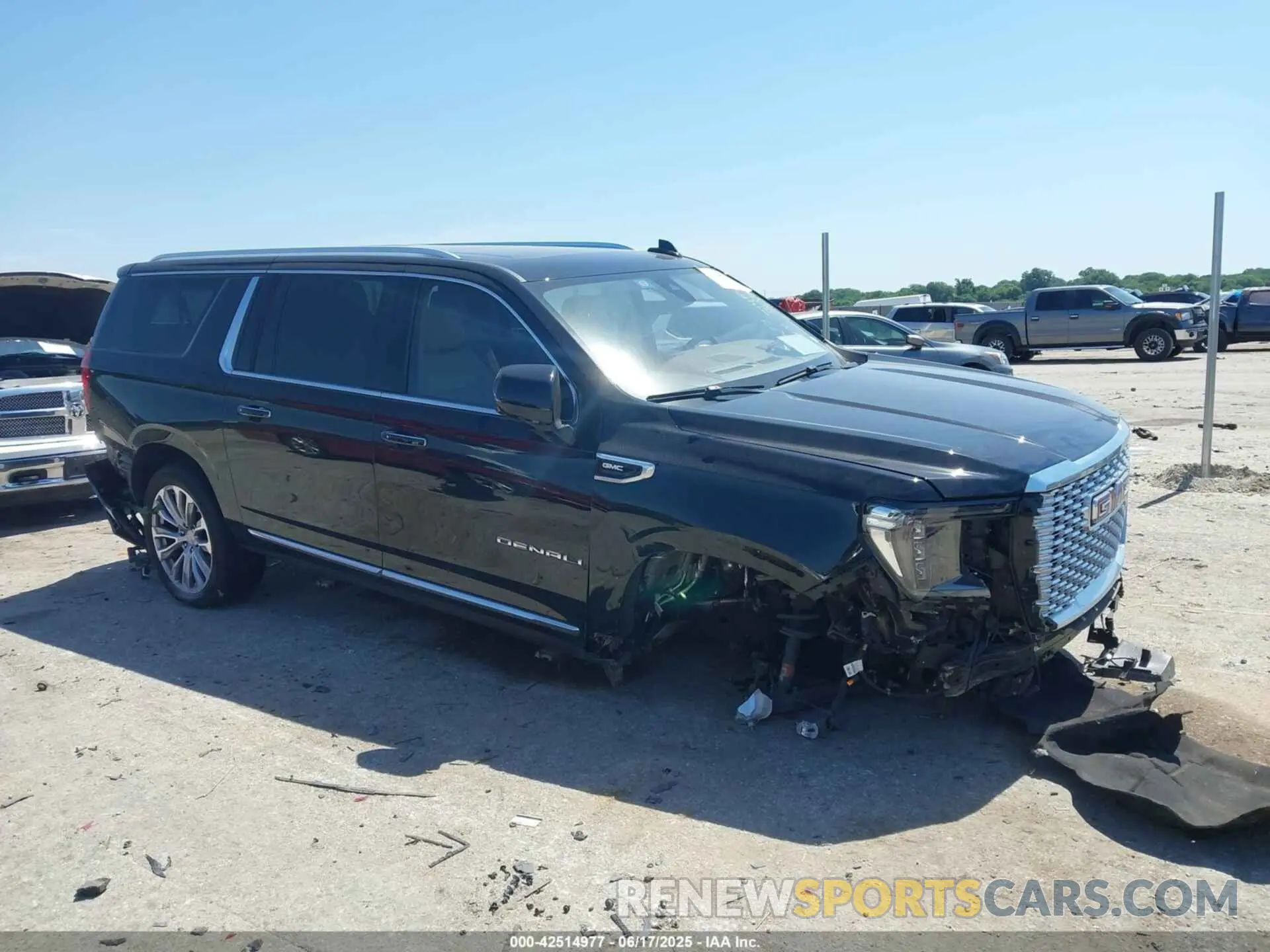 1 Photograph of a damaged car 1GKS1JKL1NR239311 GMC YUKON XL 2022