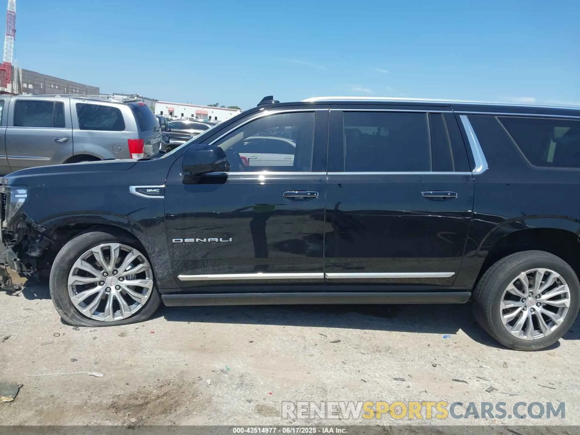 14 Photograph of a damaged car 1GKS1JKL1NR239311 GMC YUKON XL 2022