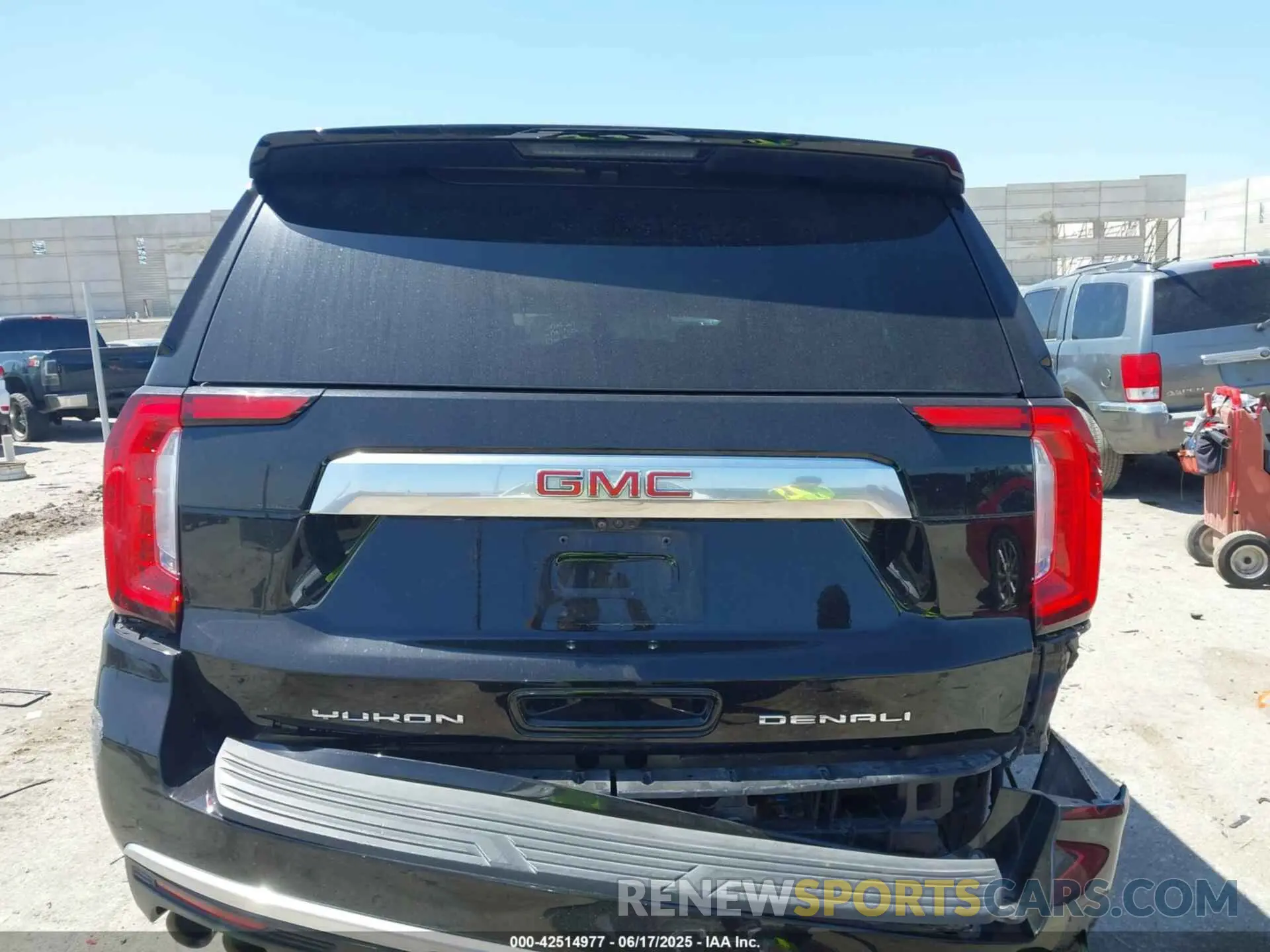 16 Photograph of a damaged car 1GKS1JKL1NR239311 GMC YUKON XL 2022