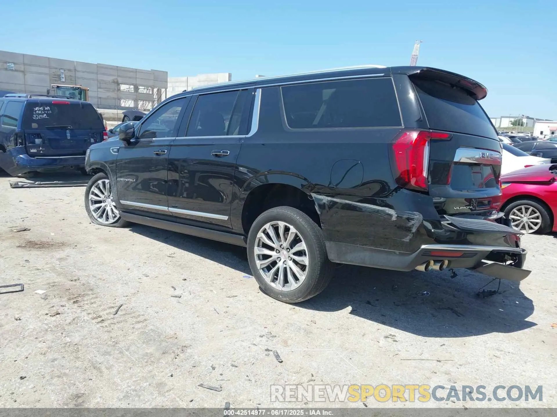 3 Photograph of a damaged car 1GKS1JKL1NR239311 GMC YUKON XL 2022