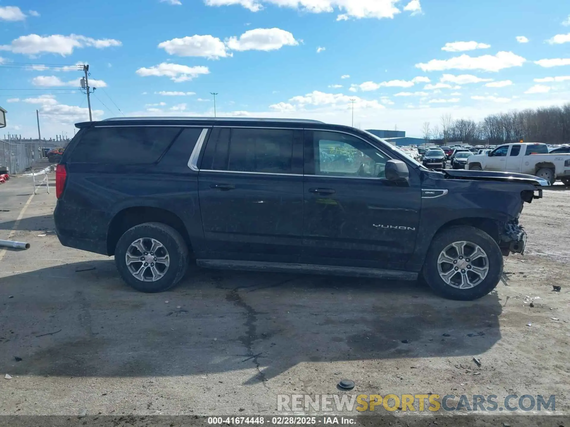 14 Photograph of a damaged car 1GKS2FKD0NR326393 GMC YUKON XL 2022