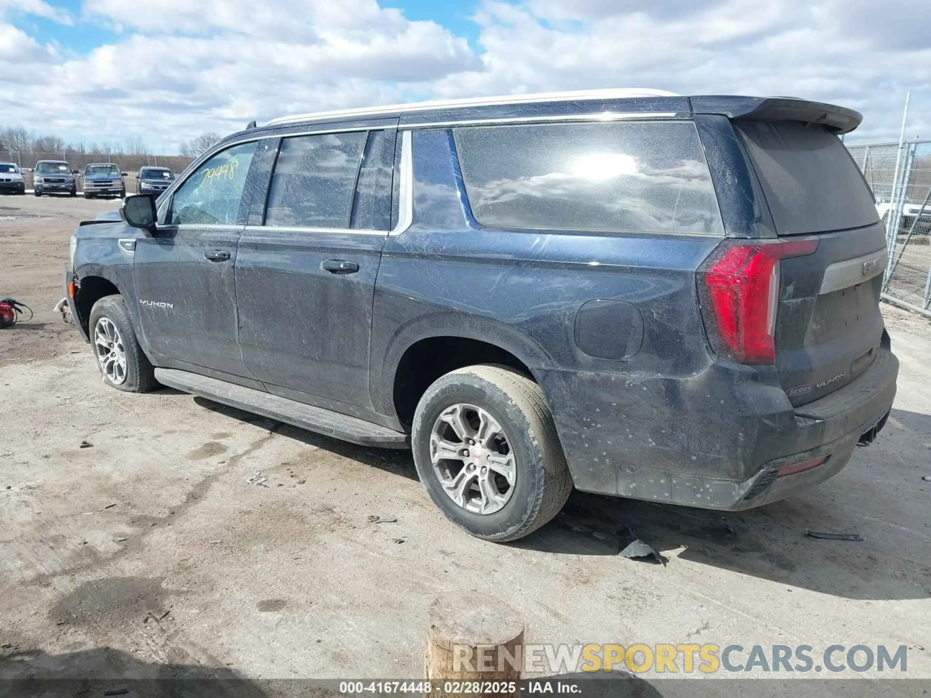 3 Photograph of a damaged car 1GKS2FKD0NR326393 GMC YUKON XL 2022