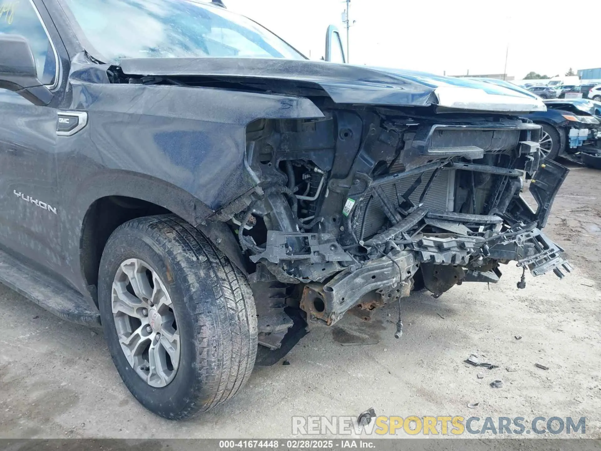 6 Photograph of a damaged car 1GKS2FKD0NR326393 GMC YUKON XL 2022