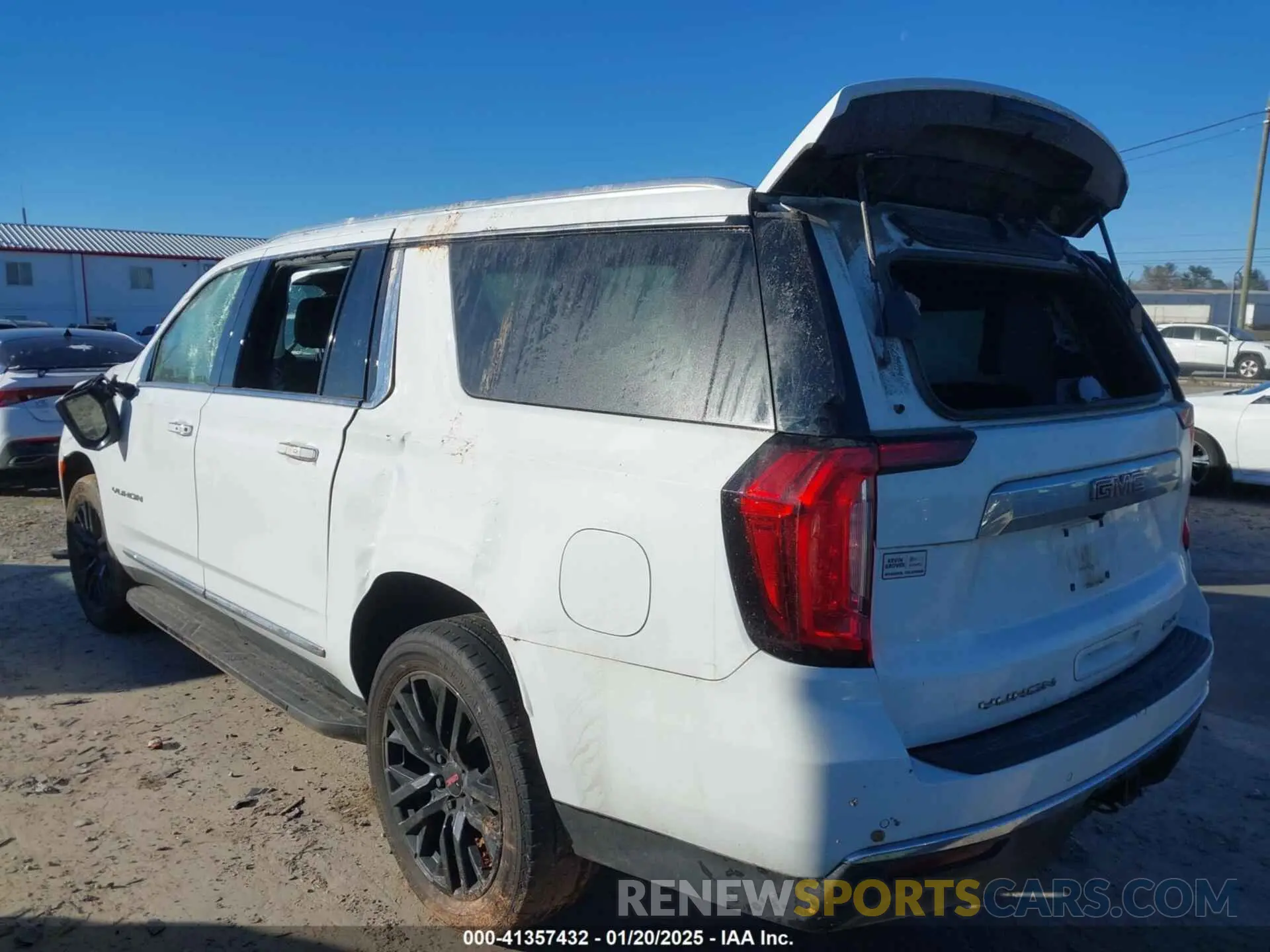 3 Photograph of a damaged car 1GKS2GKD2NR146399 GMC YUKON XL 2022