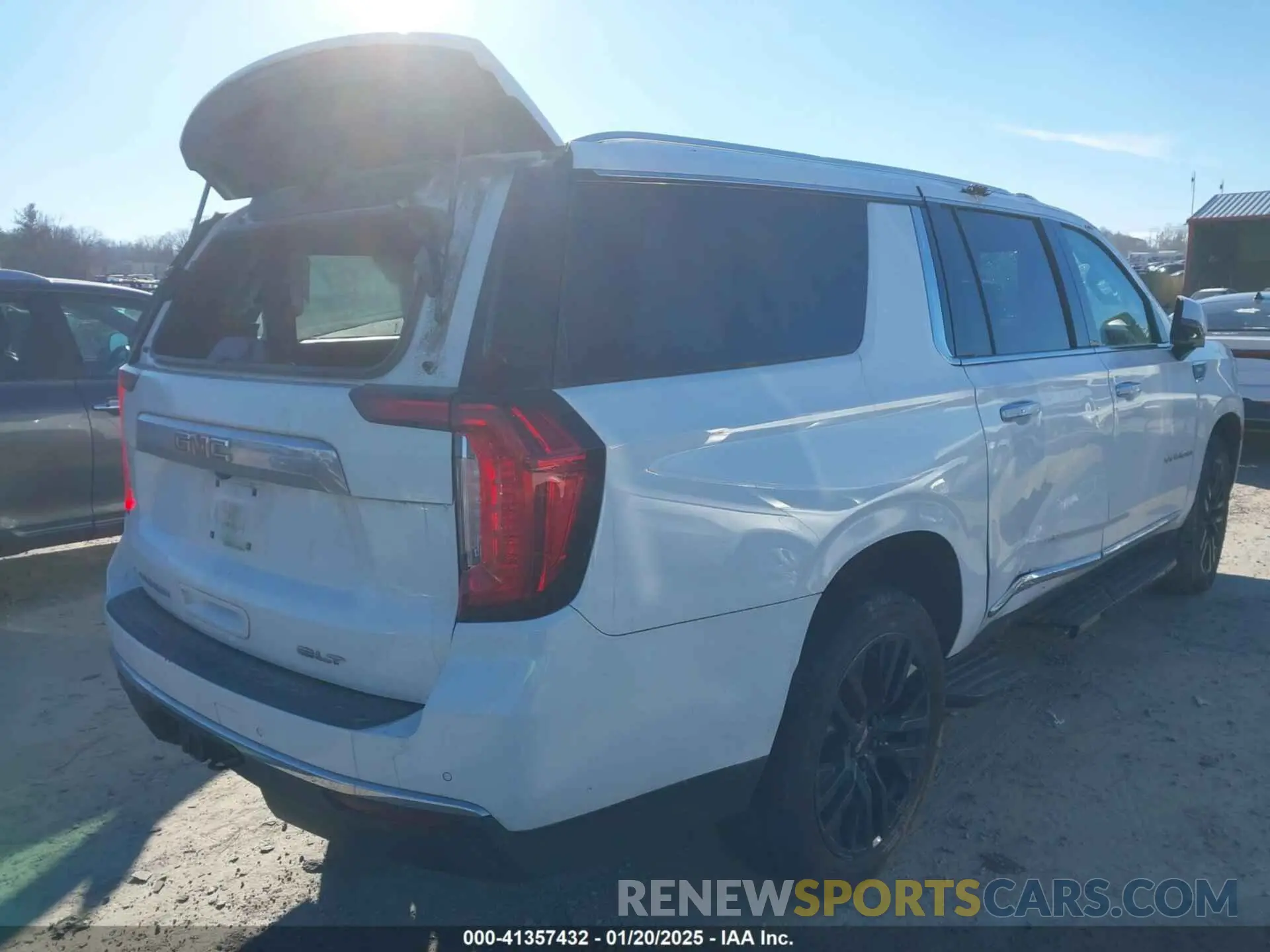 4 Photograph of a damaged car 1GKS2GKD2NR146399 GMC YUKON XL 2022