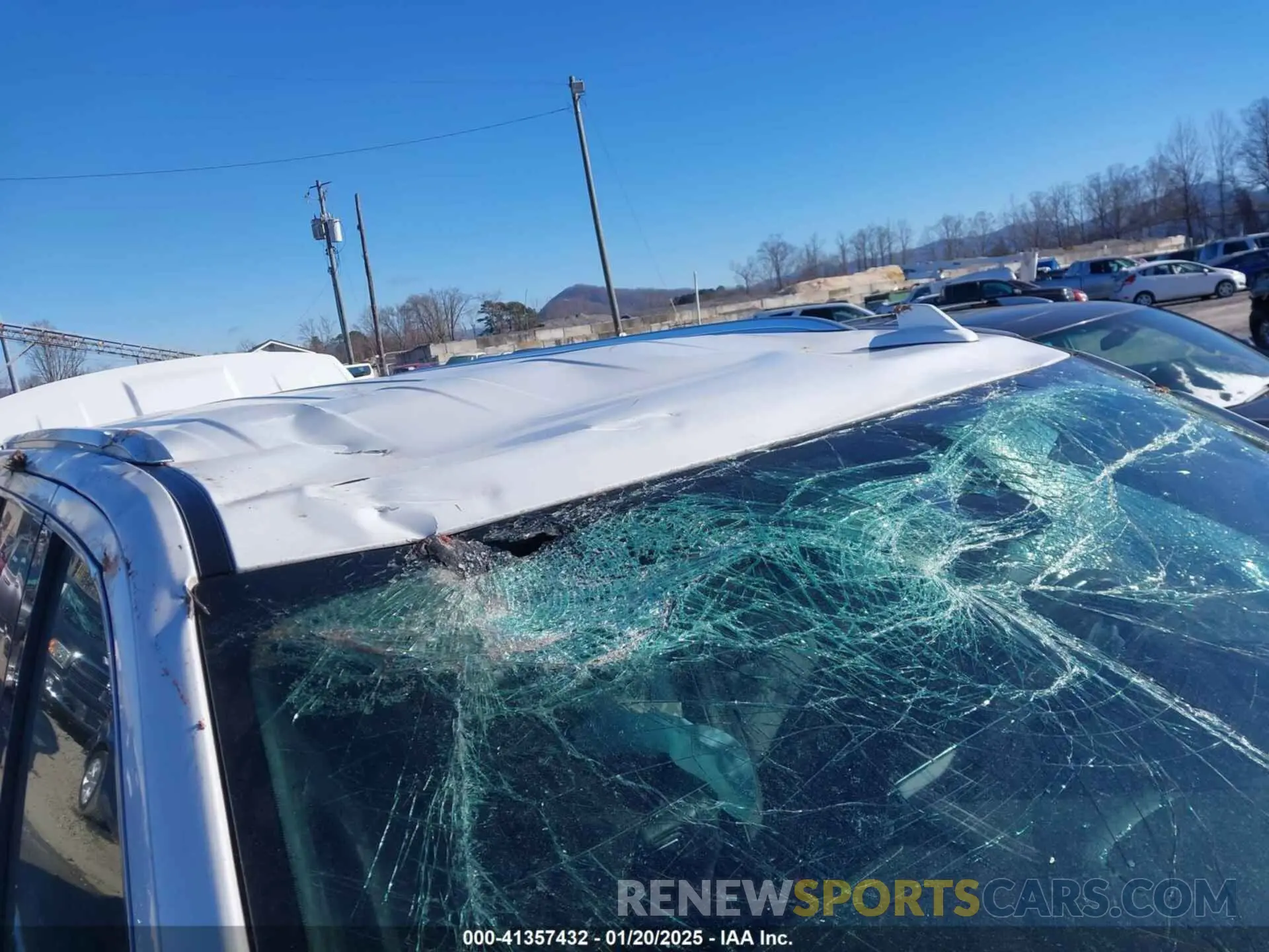 6 Photograph of a damaged car 1GKS2GKD2NR146399 GMC YUKON XL 2022