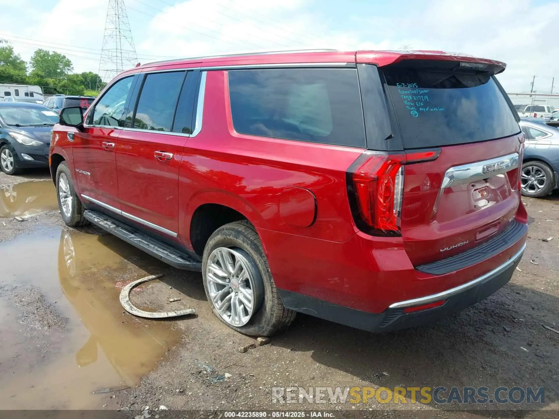 3 Photograph of a damaged car 1GKS2GKD2NR217214 GMC YUKON XL 2022