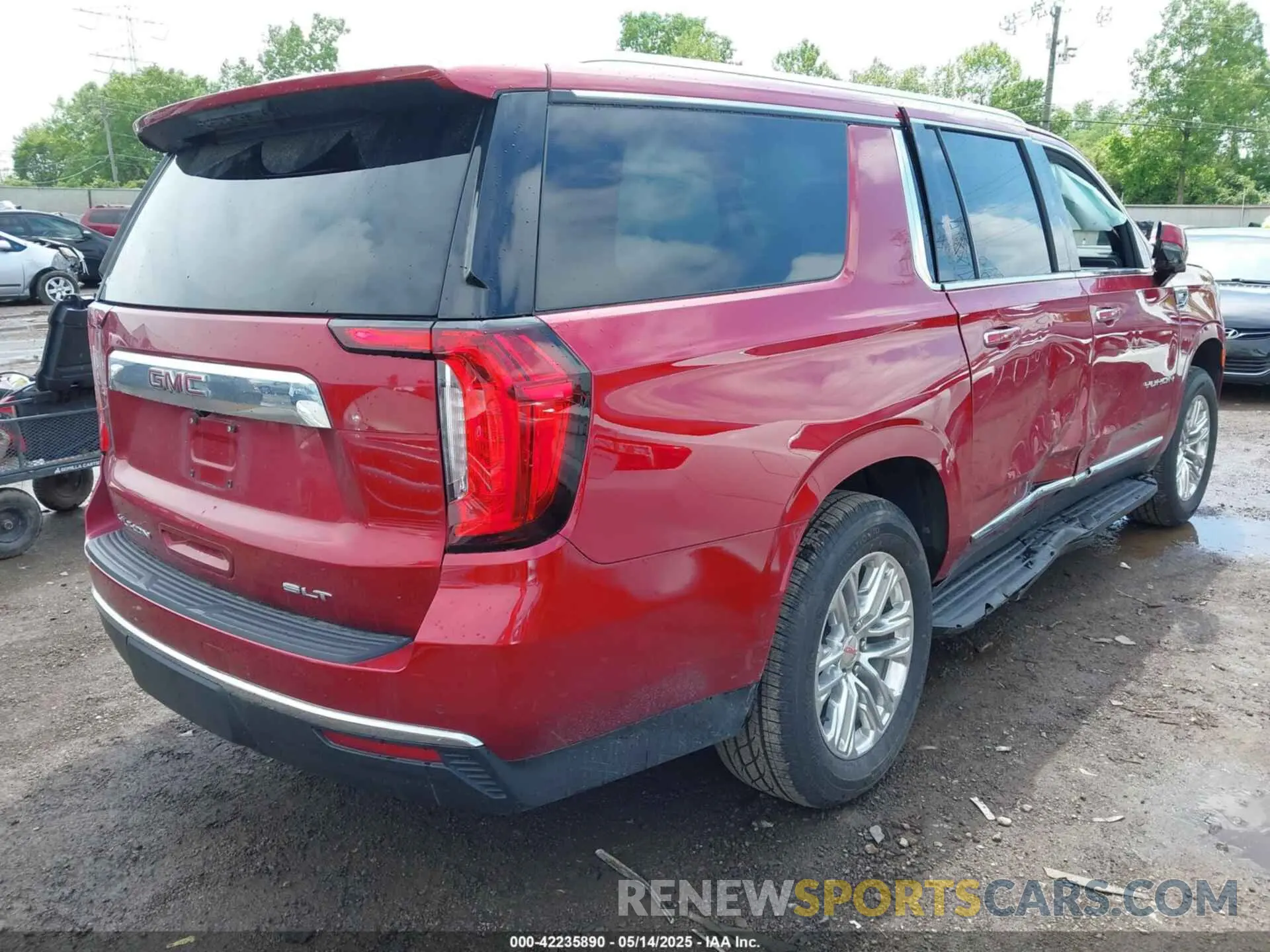 4 Photograph of a damaged car 1GKS2GKD2NR217214 GMC YUKON XL 2022