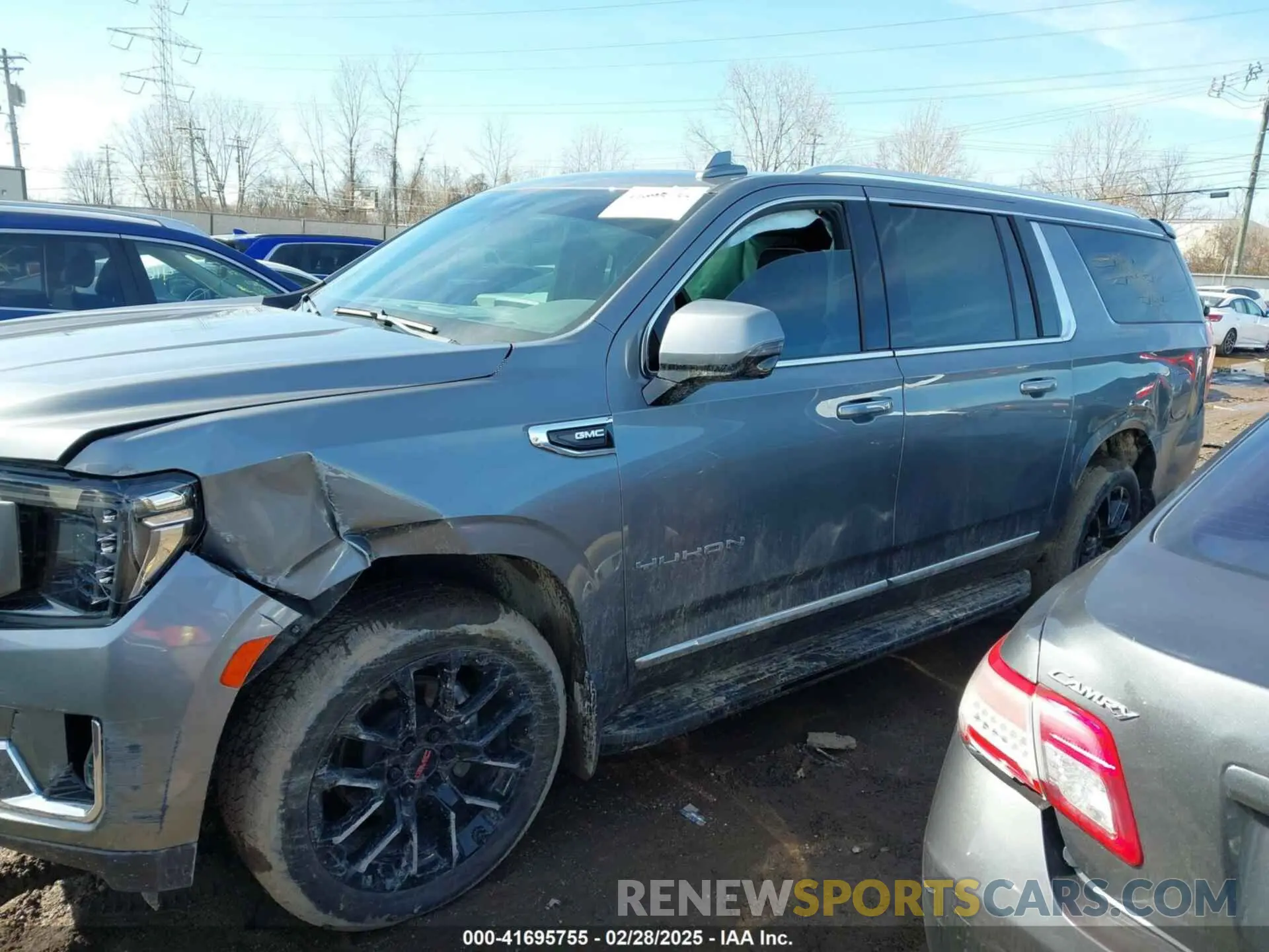 15 Photograph of a damaged car 1GKS2GKD5NR287659 GMC YUKON XL 2022