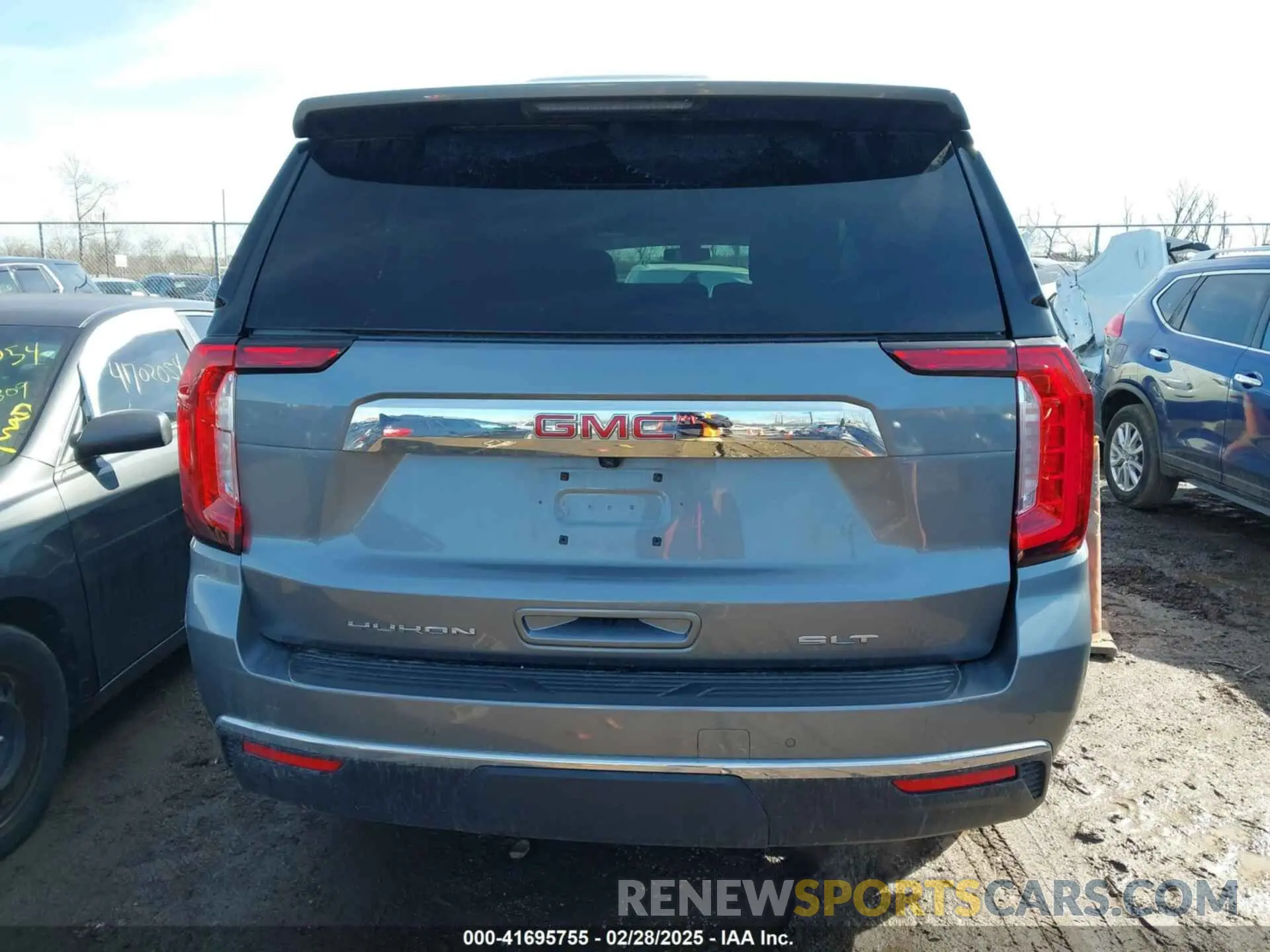 17 Photograph of a damaged car 1GKS2GKD5NR287659 GMC YUKON XL 2022