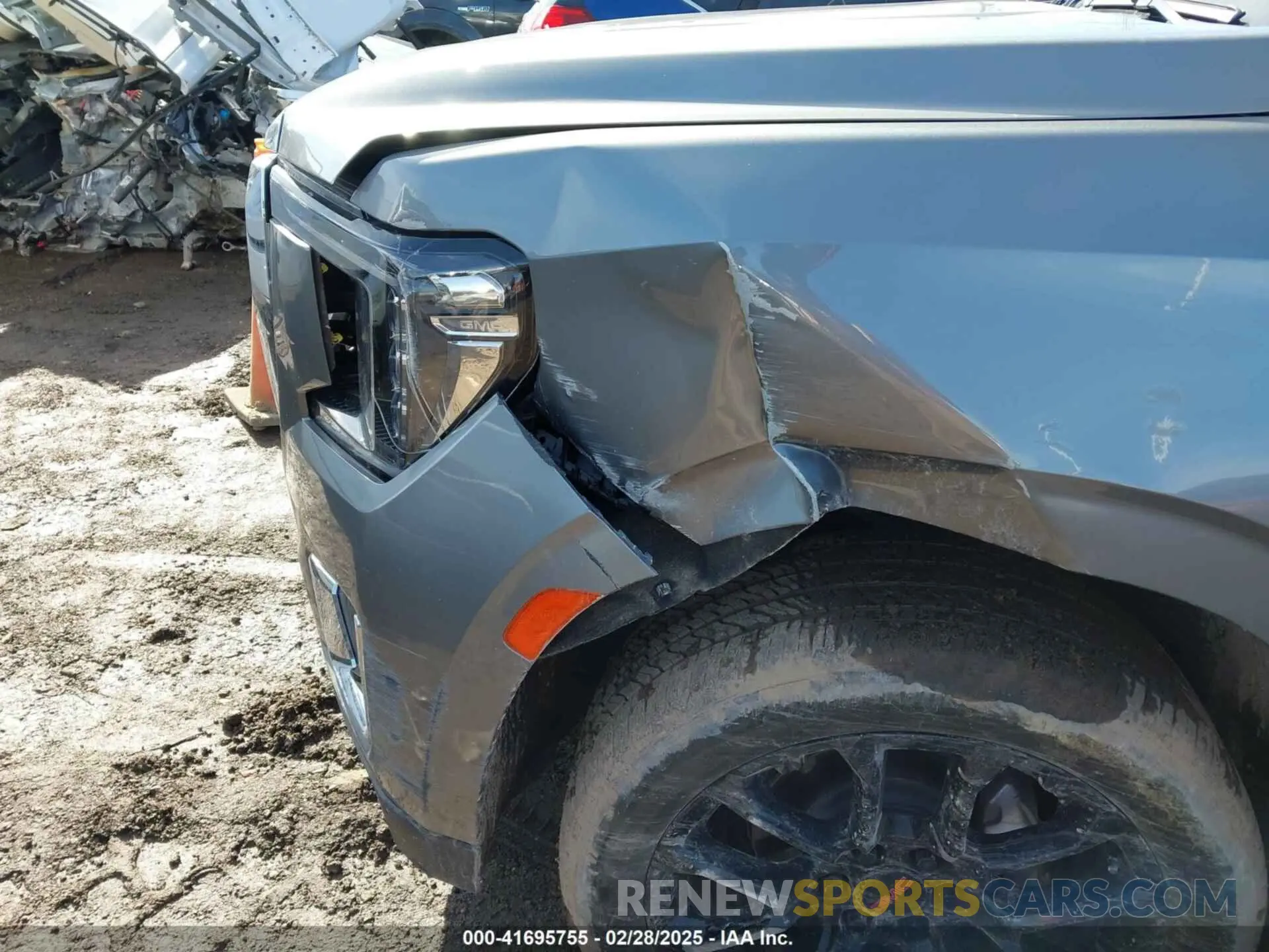 19 Photograph of a damaged car 1GKS2GKD5NR287659 GMC YUKON XL 2022