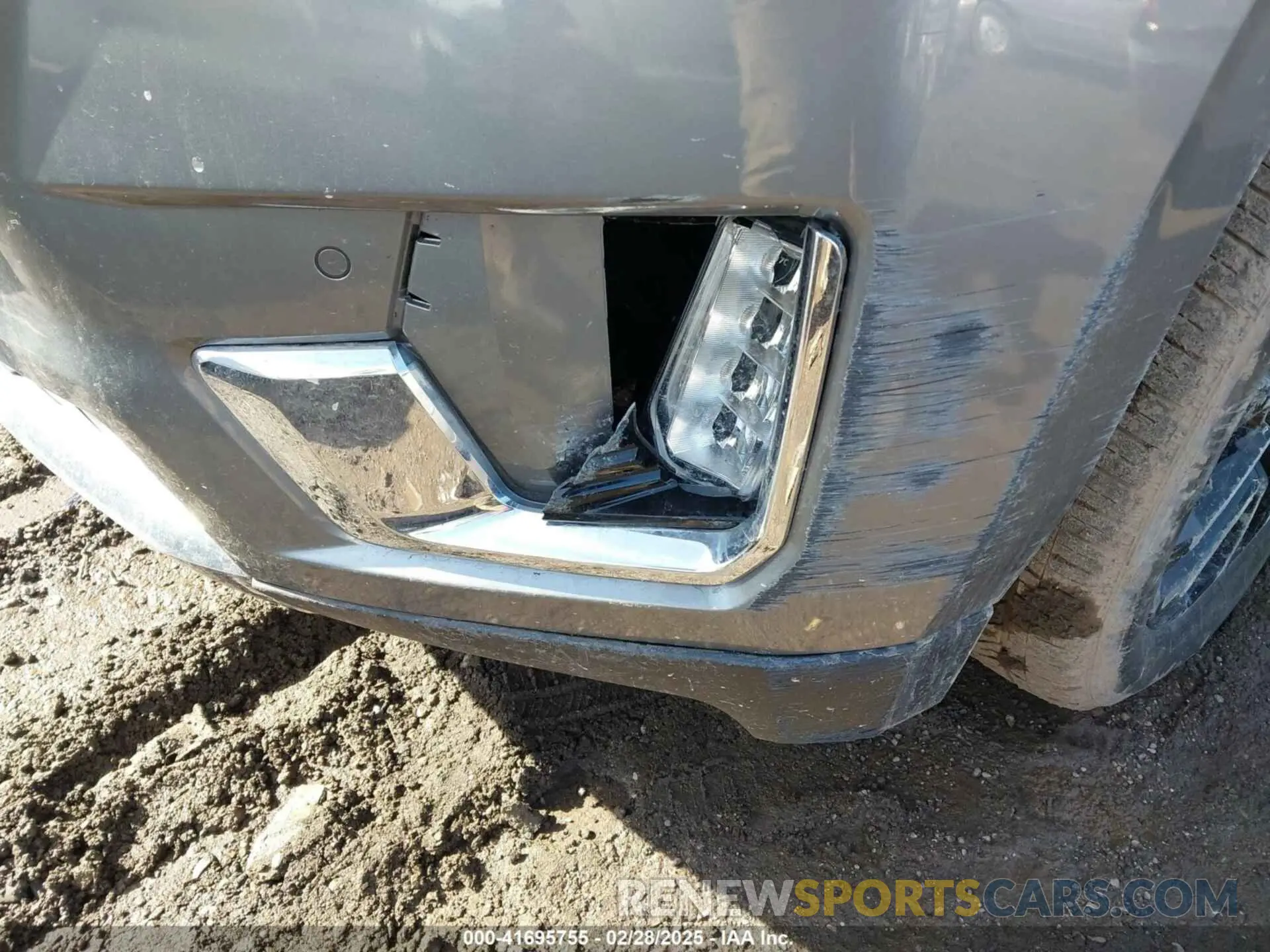 22 Photograph of a damaged car 1GKS2GKD5NR287659 GMC YUKON XL 2022