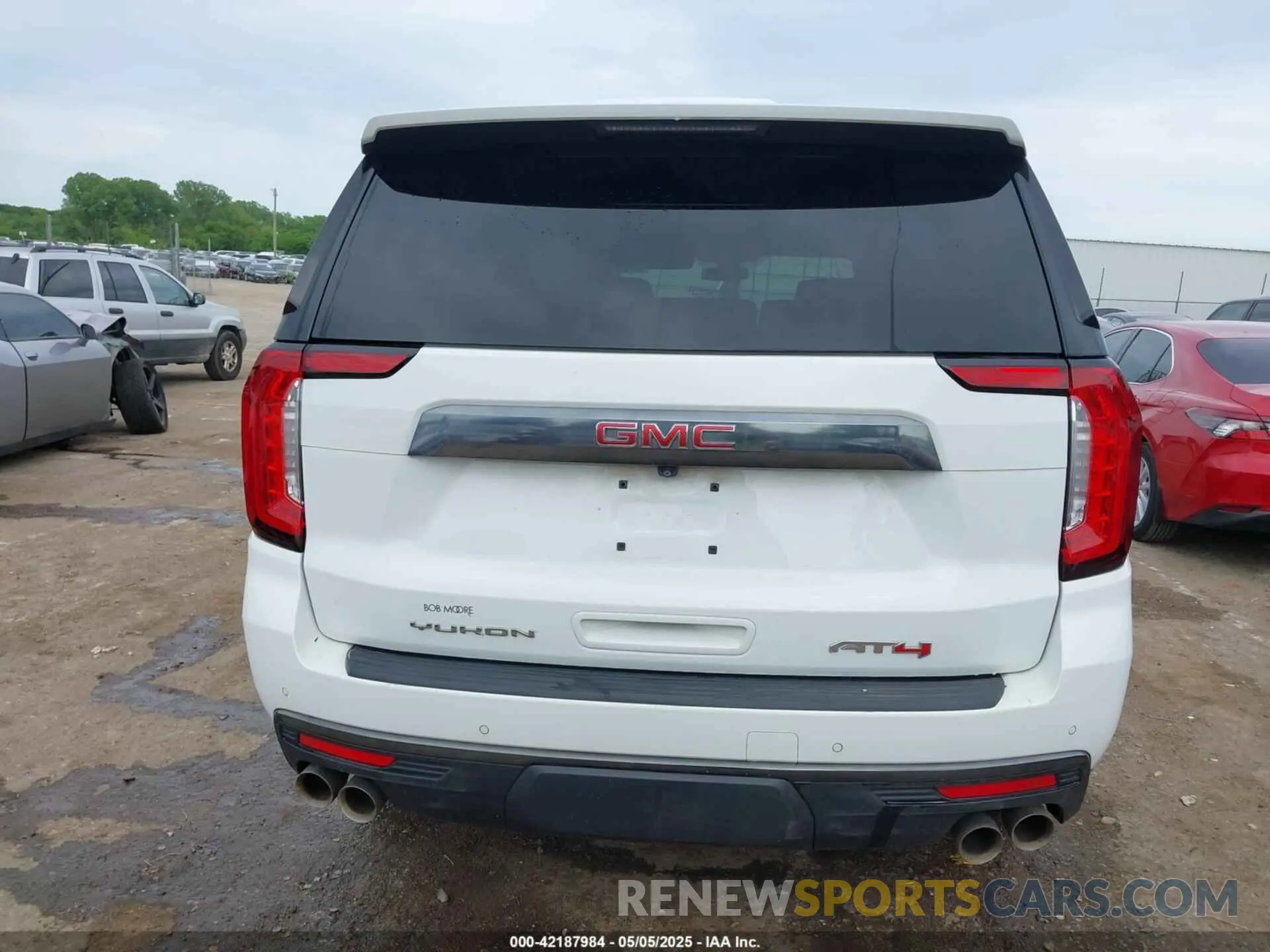 16 Photograph of a damaged car 1GKS2HKL4NR150032 GMC YUKON XL 2022
