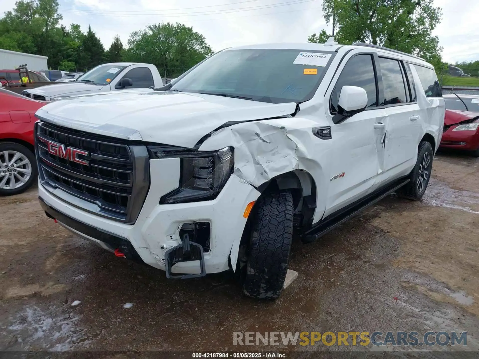2 Photograph of a damaged car 1GKS2HKL4NR150032 GMC YUKON XL 2022