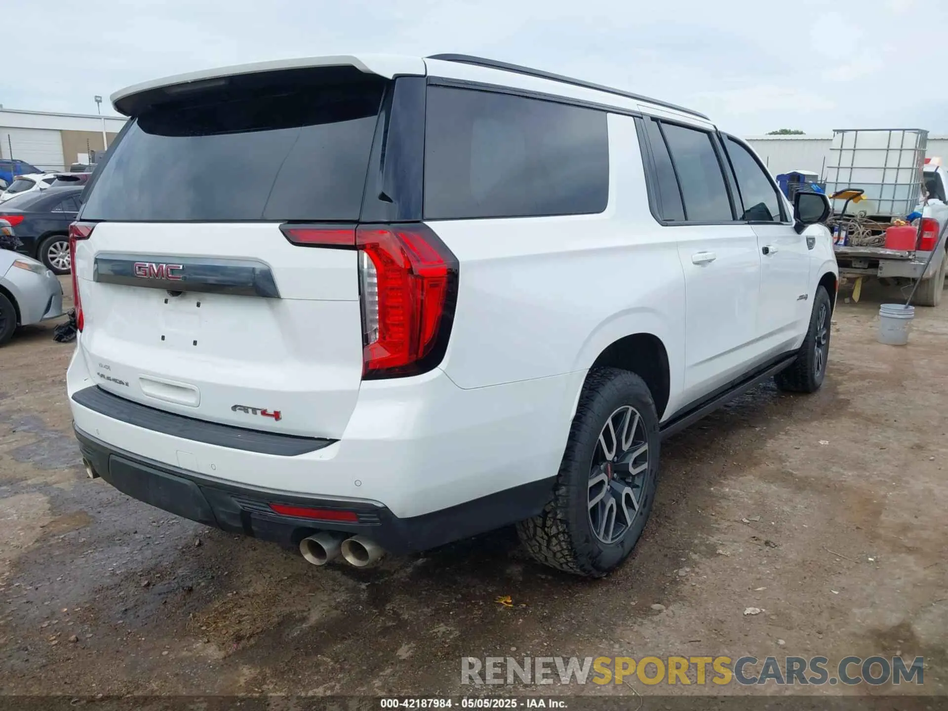 4 Photograph of a damaged car 1GKS2HKL4NR150032 GMC YUKON XL 2022