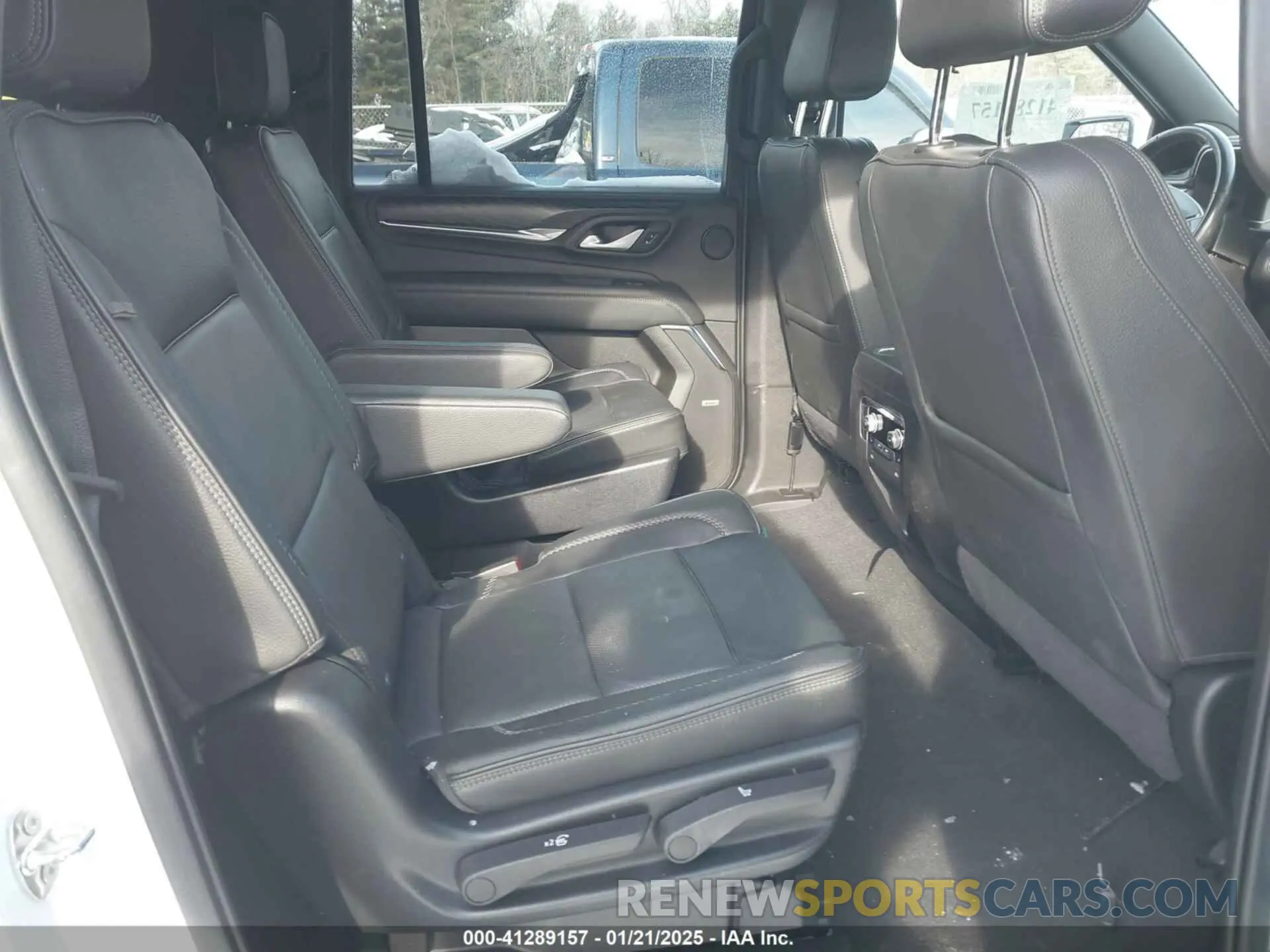 8 Photograph of a damaged car 1GKS2JKL8NR208795 GMC YUKON XL 2022