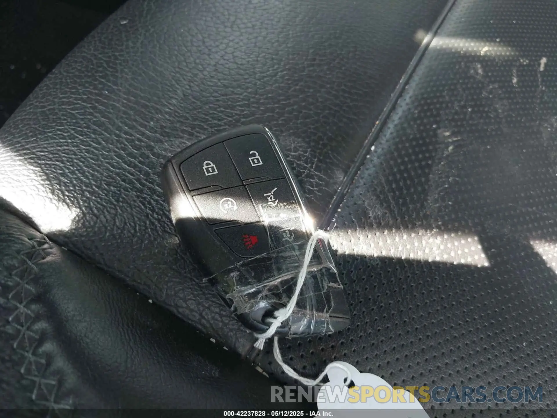 11 Photograph of a damaged car 1GKS2JKL9NR156724 GMC YUKON XL 2022