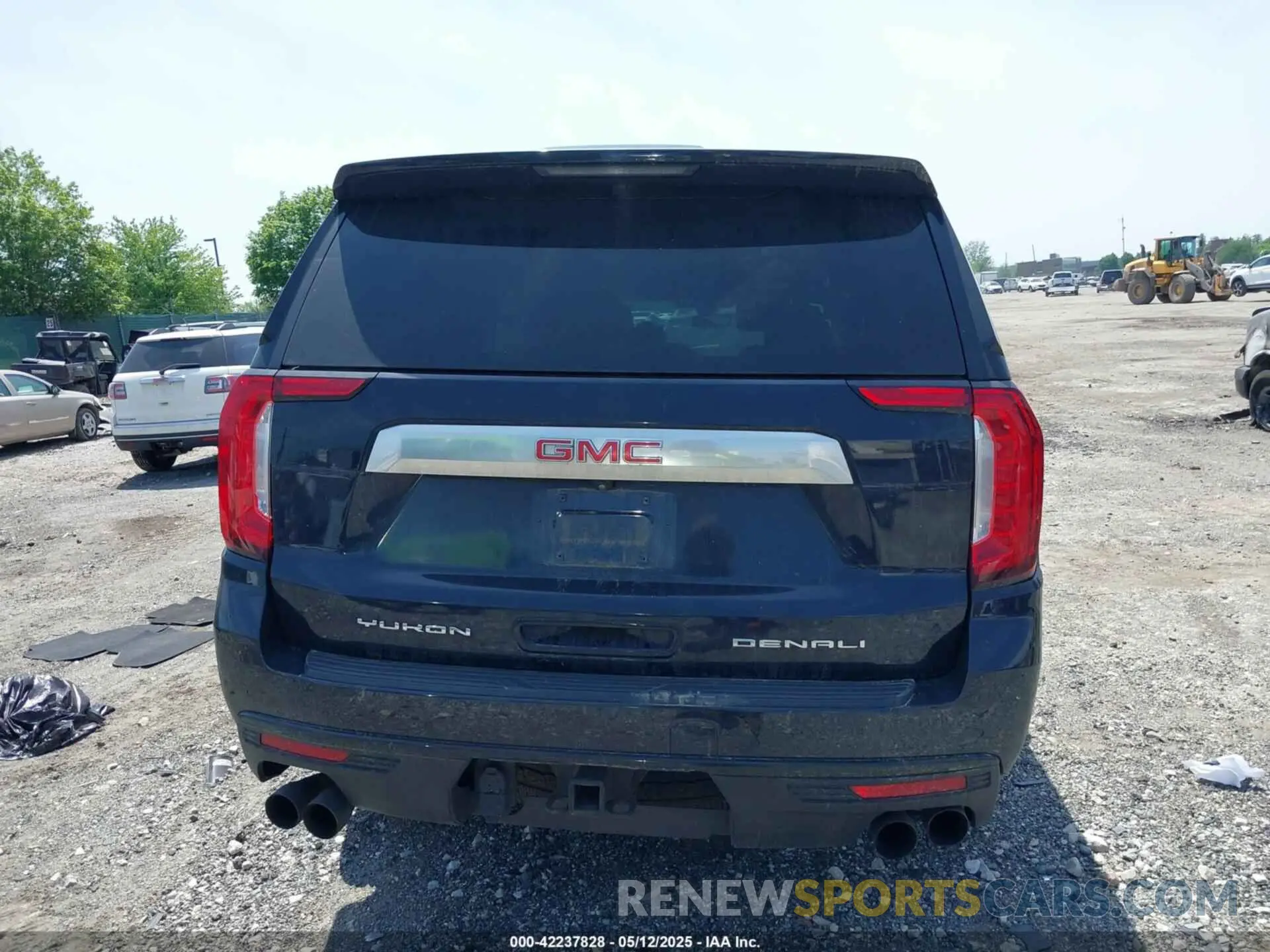 17 Photograph of a damaged car 1GKS2JKL9NR156724 GMC YUKON XL 2022