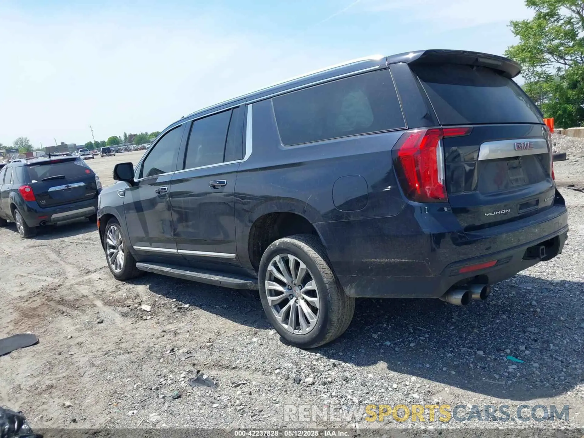 3 Photograph of a damaged car 1GKS2JKL9NR156724 GMC YUKON XL 2022