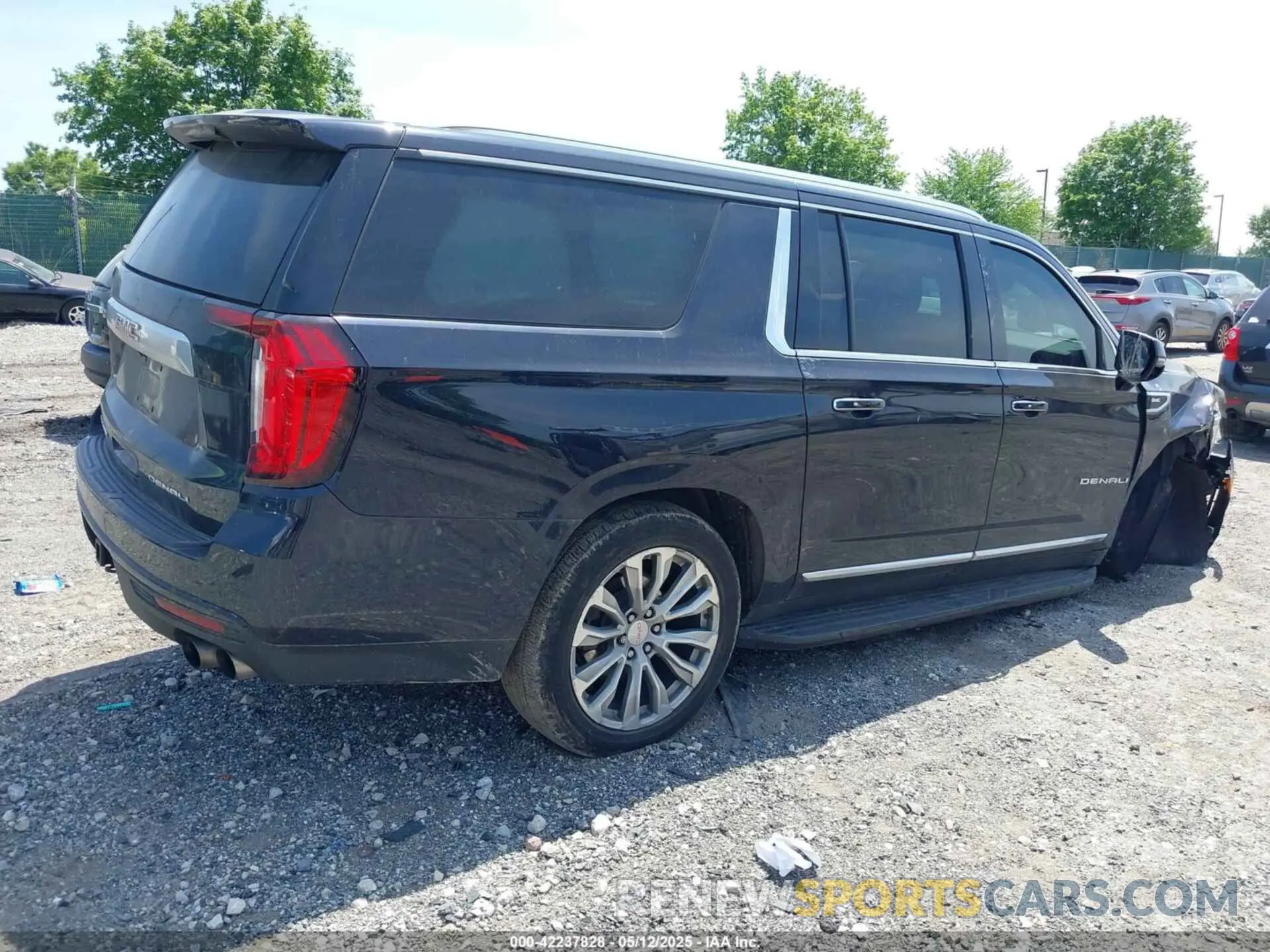 4 Photograph of a damaged car 1GKS2JKL9NR156724 GMC YUKON XL 2022