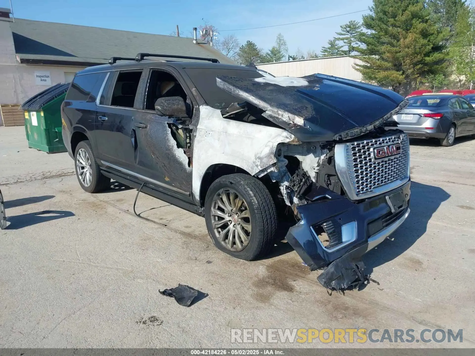 1 Photograph of a damaged car 1GKS2JKLXNR261854 GMC YUKON XL 2022