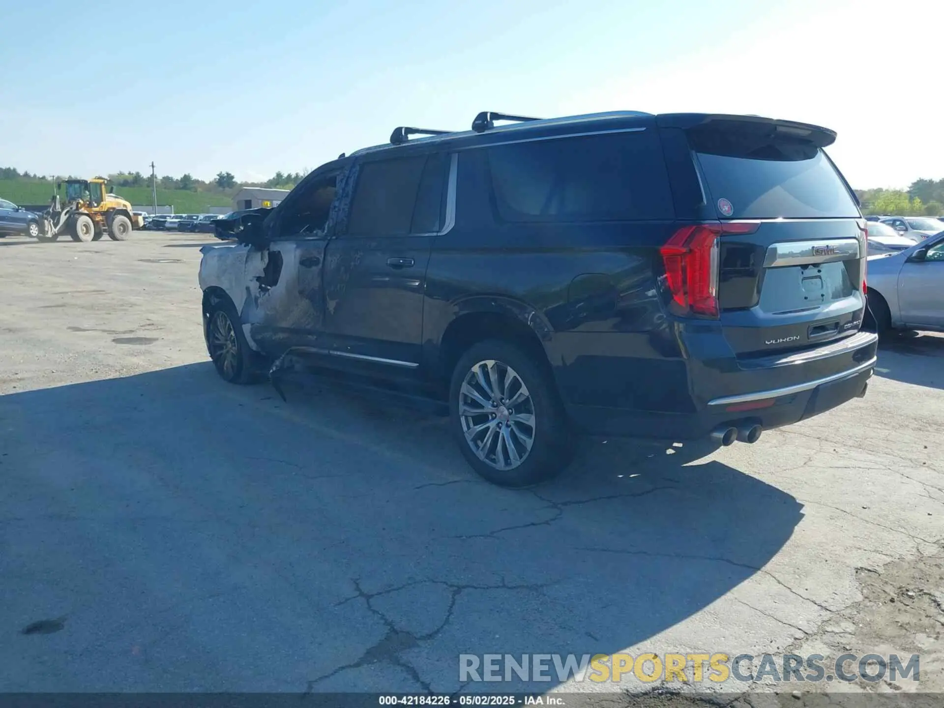 3 Photograph of a damaged car 1GKS2JKLXNR261854 GMC YUKON XL 2022